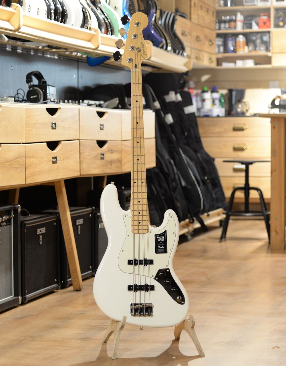 Бас-гитара Fender Player Jazz Bass Polar White - купить в "Гитарном Клубе"