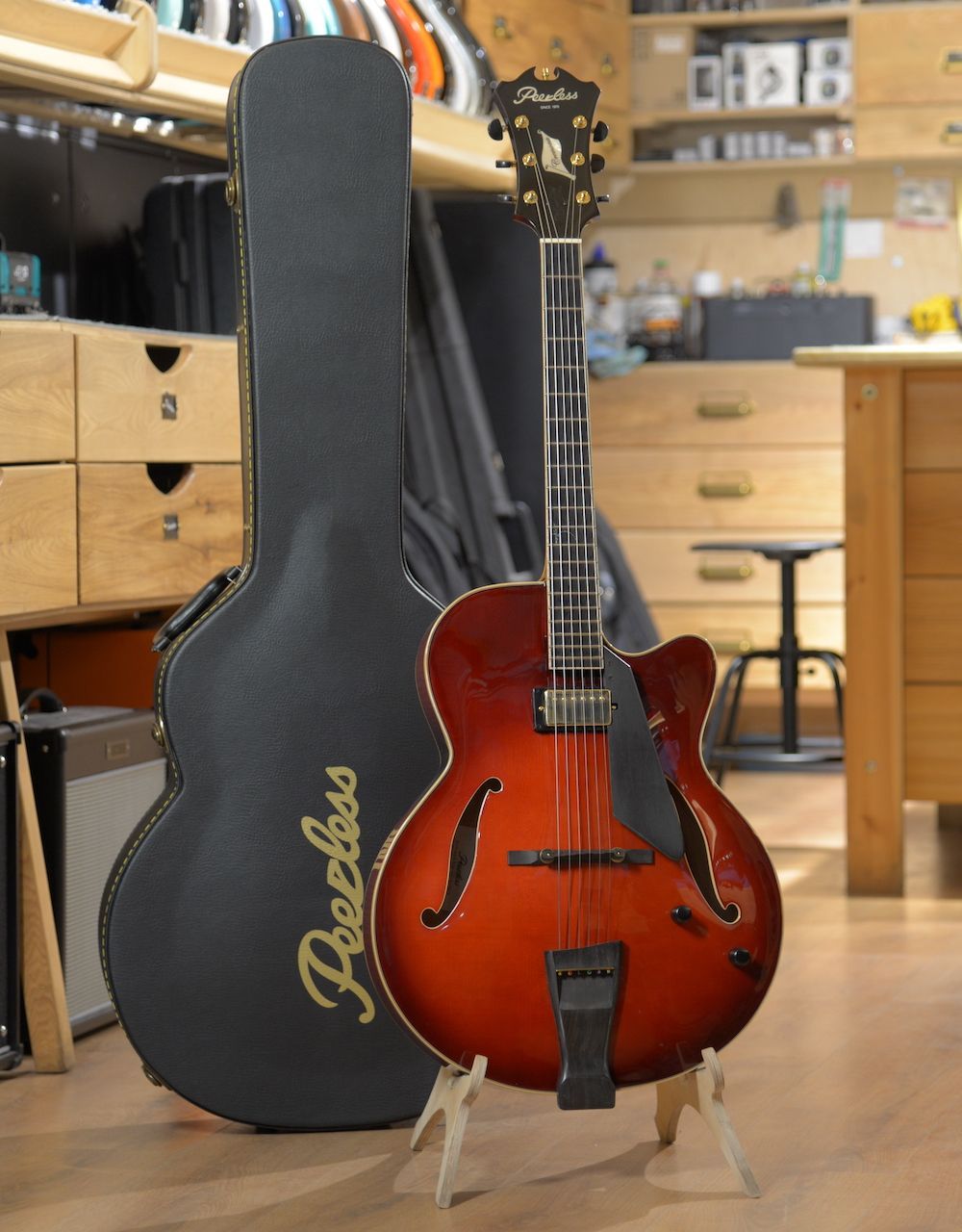Полуакустическая гитара Peerless GigMaster Custom - купить в "Гитарном Клубе"