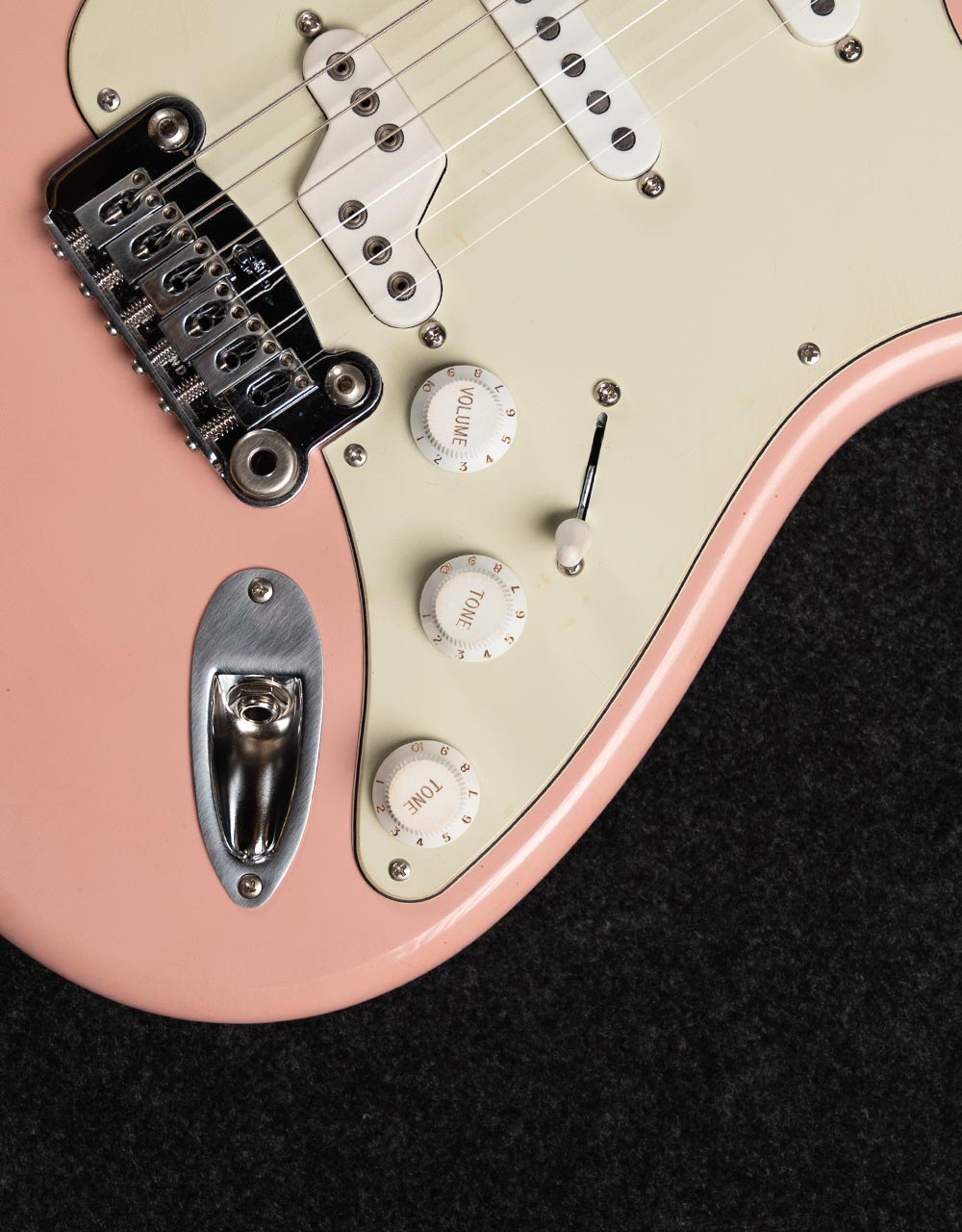 Электрогитара G&L Custom Shop Legacy SSZ RW Nitro Shell Pink - купить в "Гитарном Клубе"