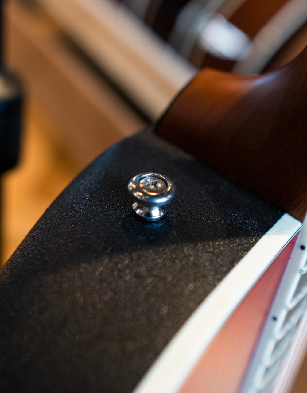 Электроакустическая гитара Ovation Applause AB24II-2S Balladeer Cutaway Ruby Red Satin - купить в "Гитарном Клубе"