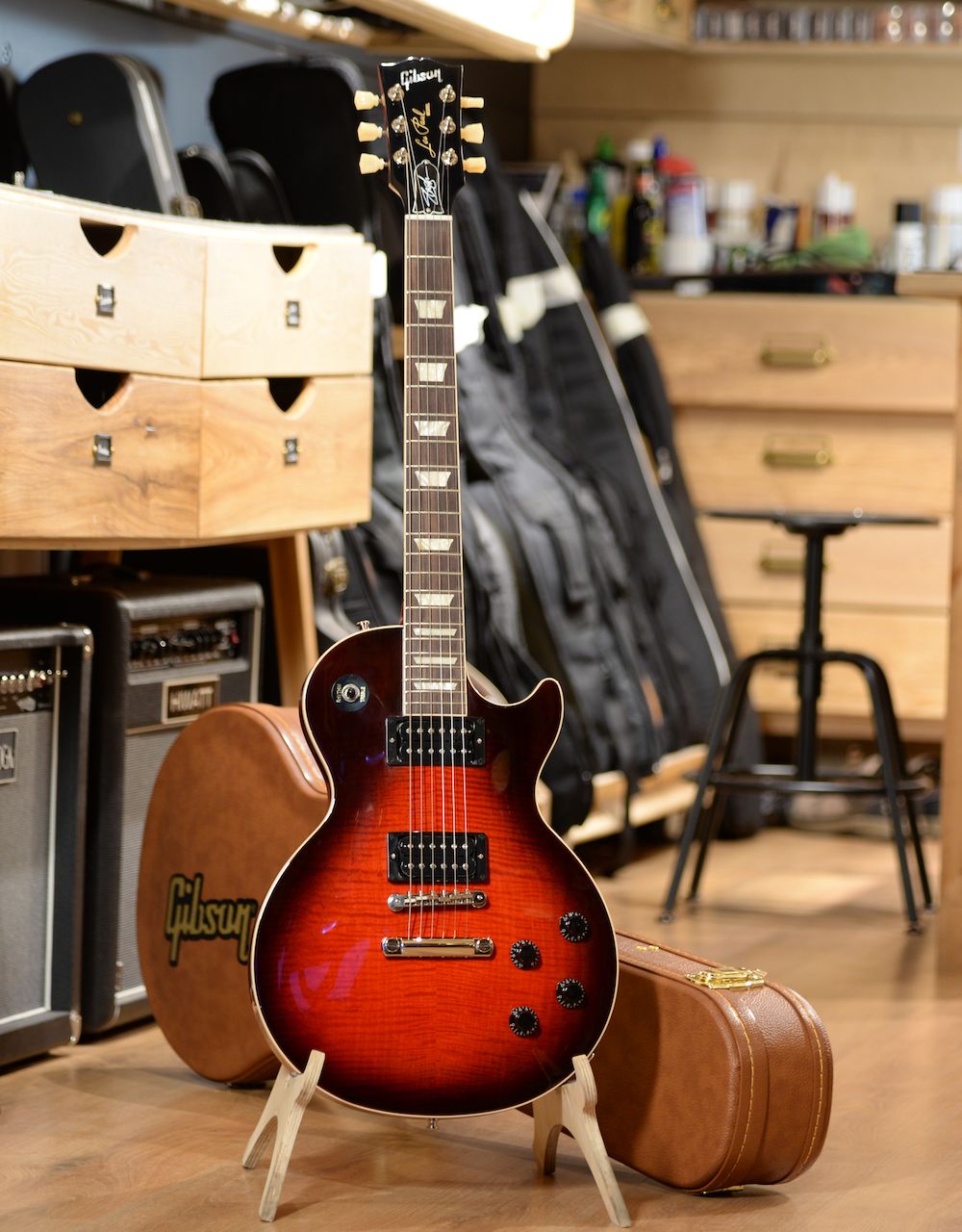 Электрогитара Gibson Slash Les Paul Limited Edition Vermillion Burst - купить в "Гитарном Клубе"