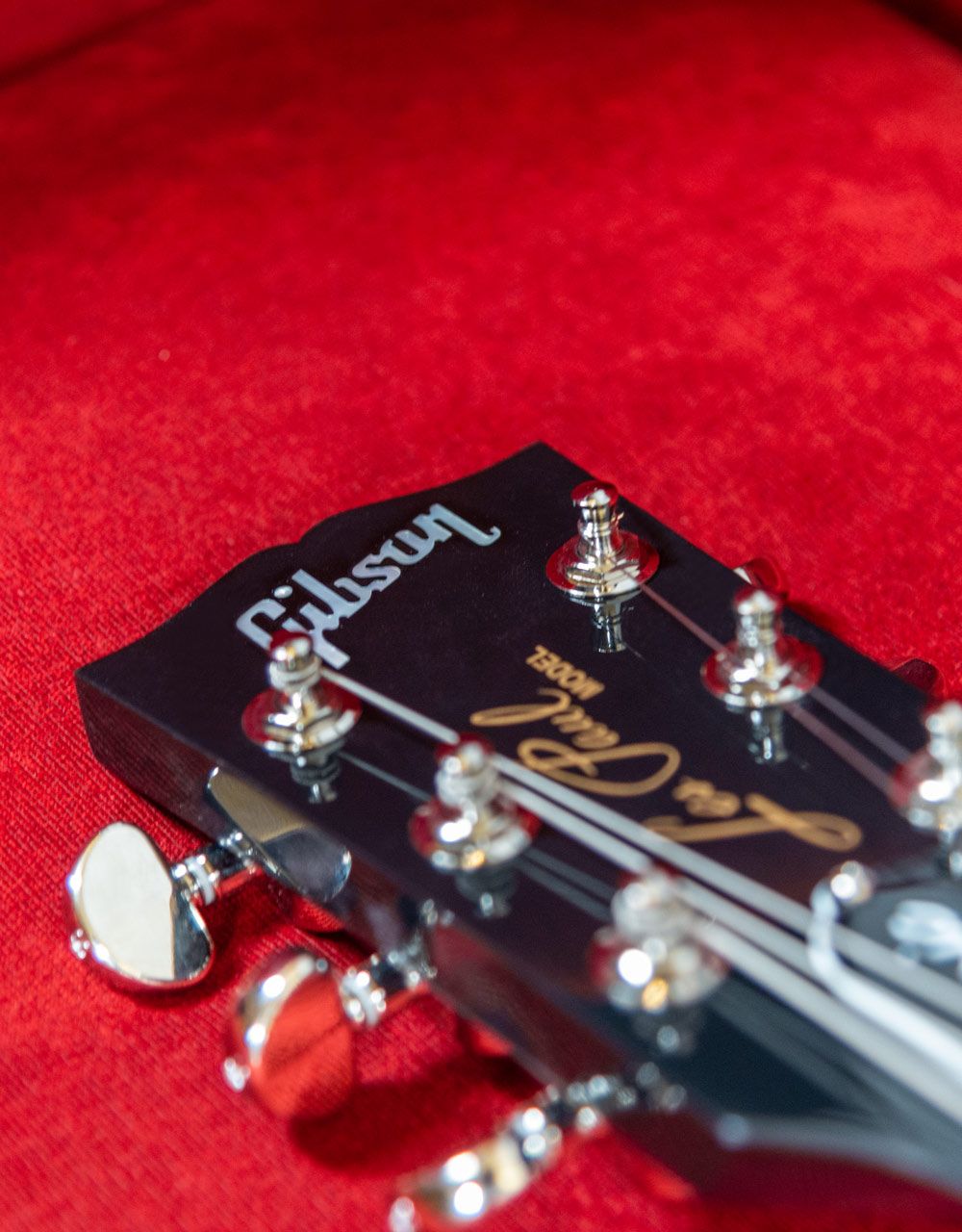 Электрогитара Gibson Les Paul Classic Ebony - купить в "Гитарном Клубе"