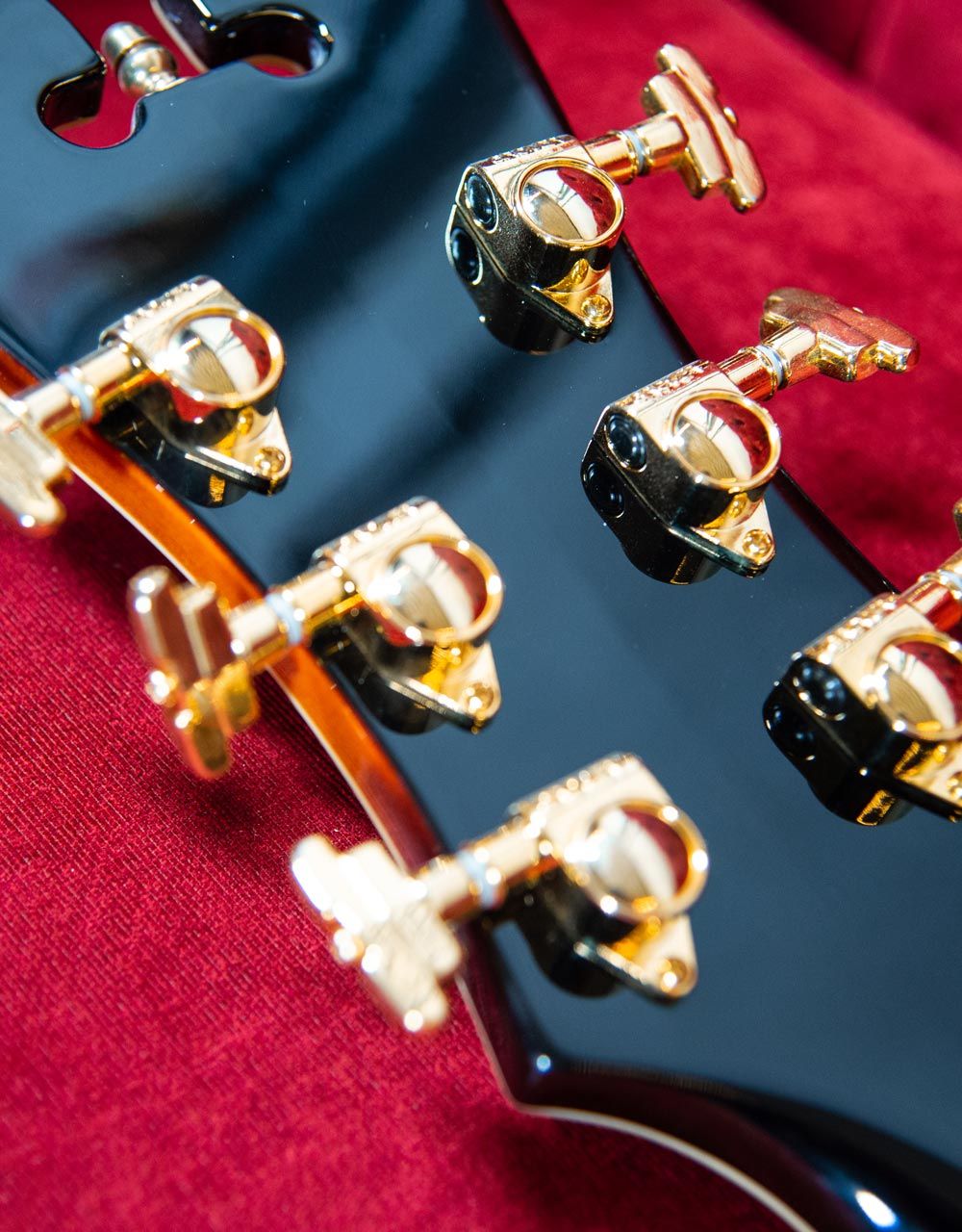 Полуакустическая гитара D