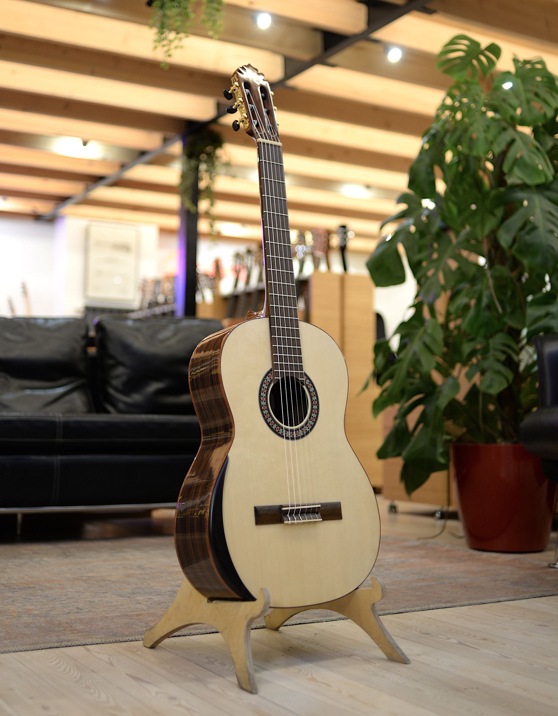 Классическая гитара Manuel Rodriguez AC60-S Academia - купить в "Гитарном Клубе"