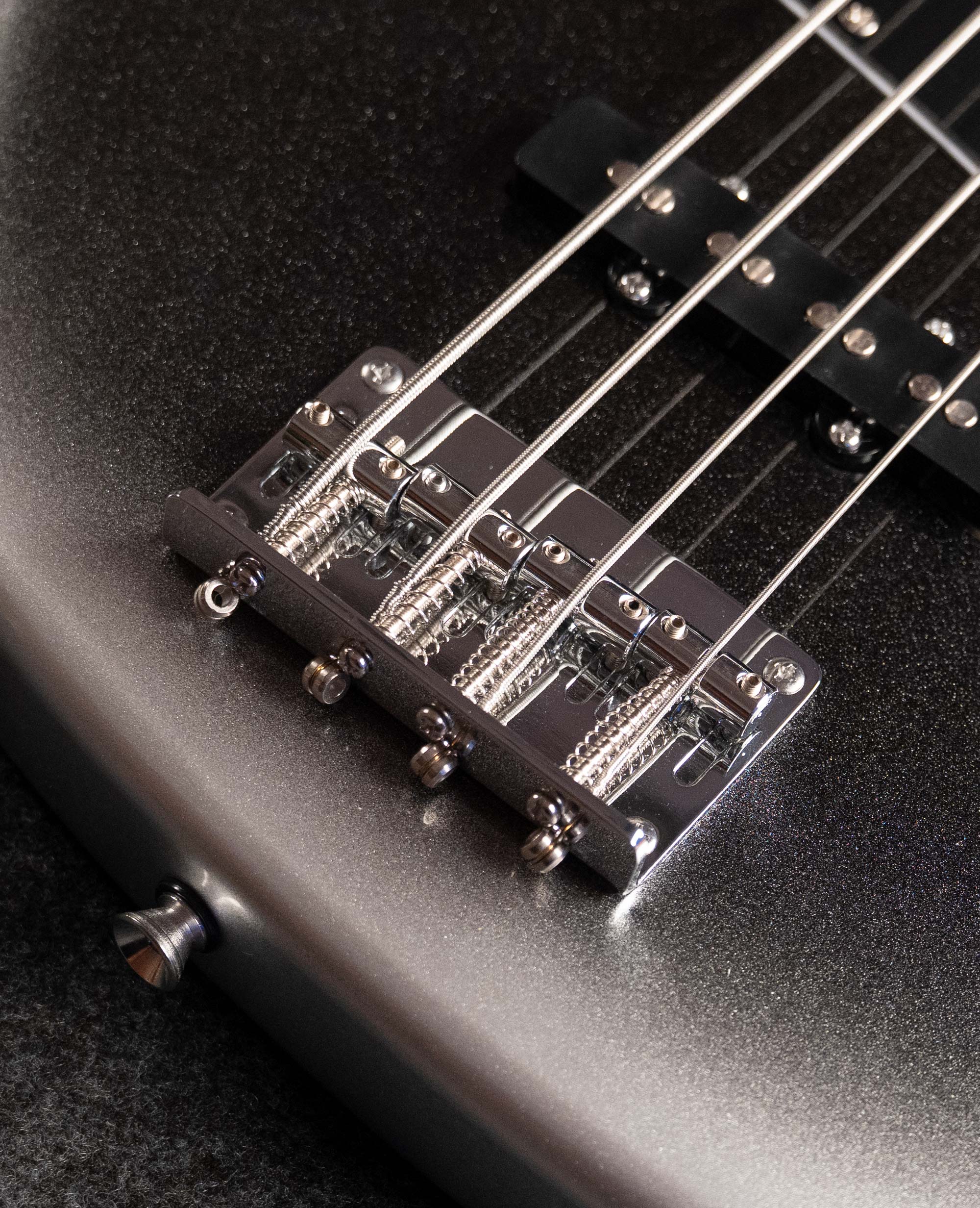 Бас-гитара Mooer MBJ412 Dark Silver - купить в "Гитарном Клубе"