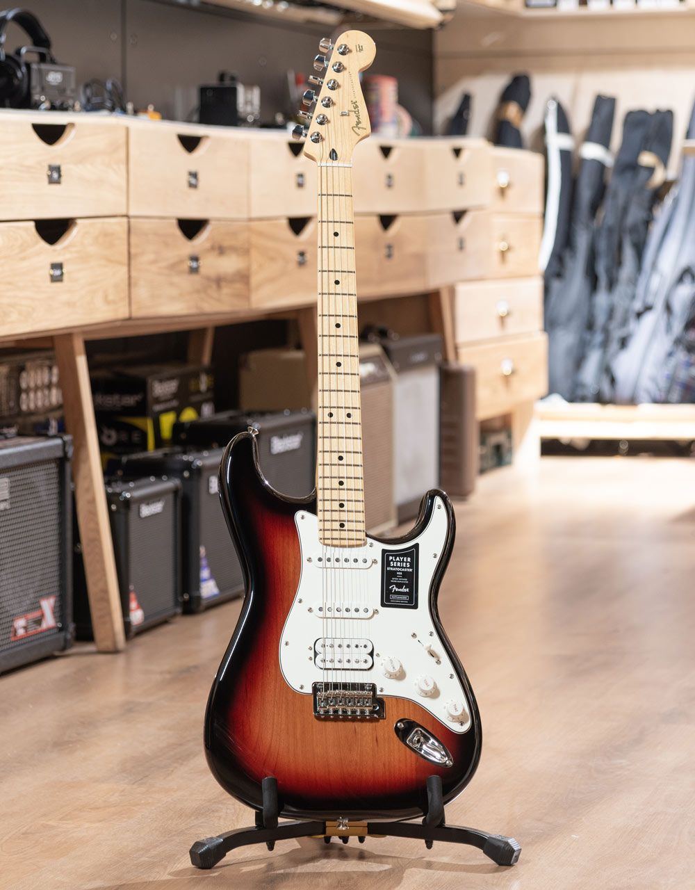 Электрогитара Fender Player Stratocaster Sunburst HSS - купить в "Гитарном Клубе"
