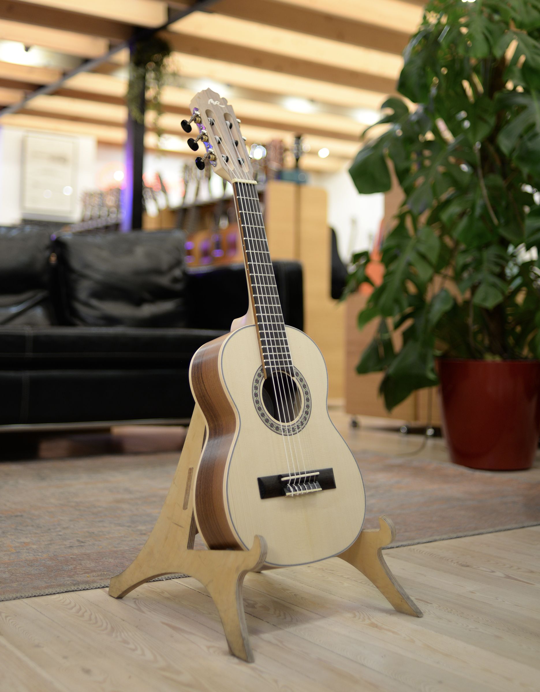 Классическая гитара Manuel Rodriguez E-44 1/4 Ecologia - купить в "Гитарном Клубе"