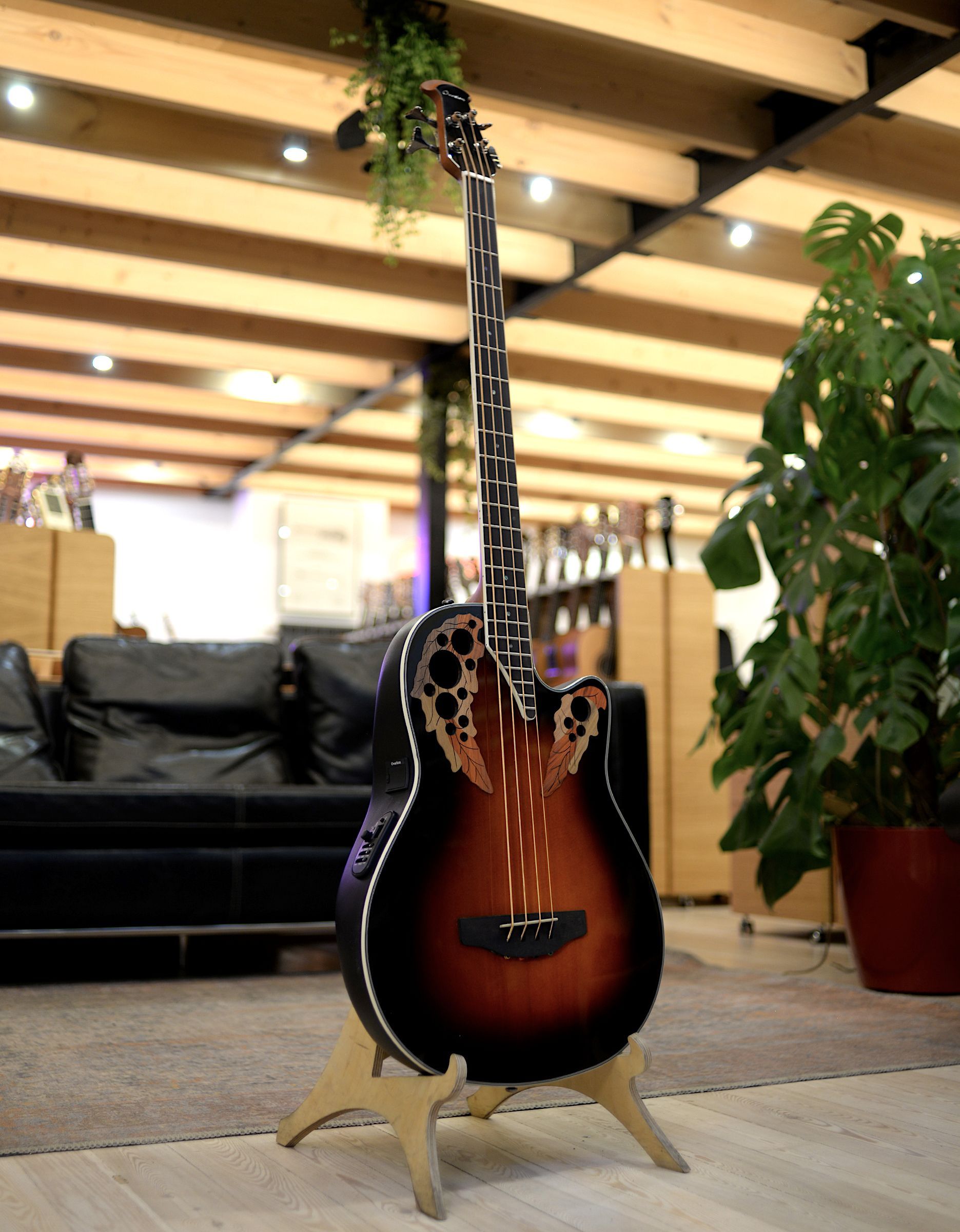 Электроакустическая бас-гитара Ovation CEB44-1N Bass Celebrity New England Burst - купить в "Гитарном Клубе"