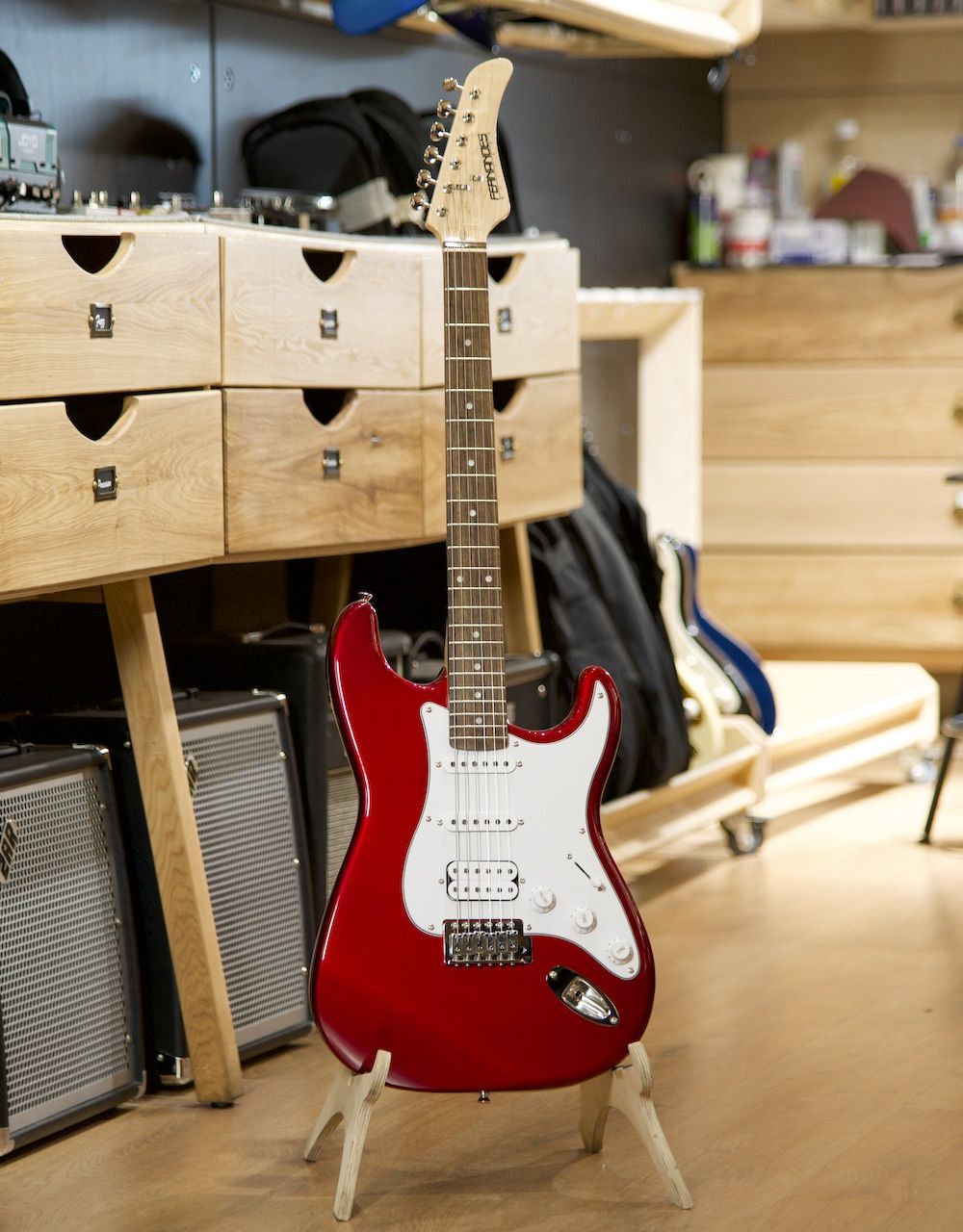 Электрогитара Fernandes LE-1Z HSS Red - купить в "Гитарном Клубе"