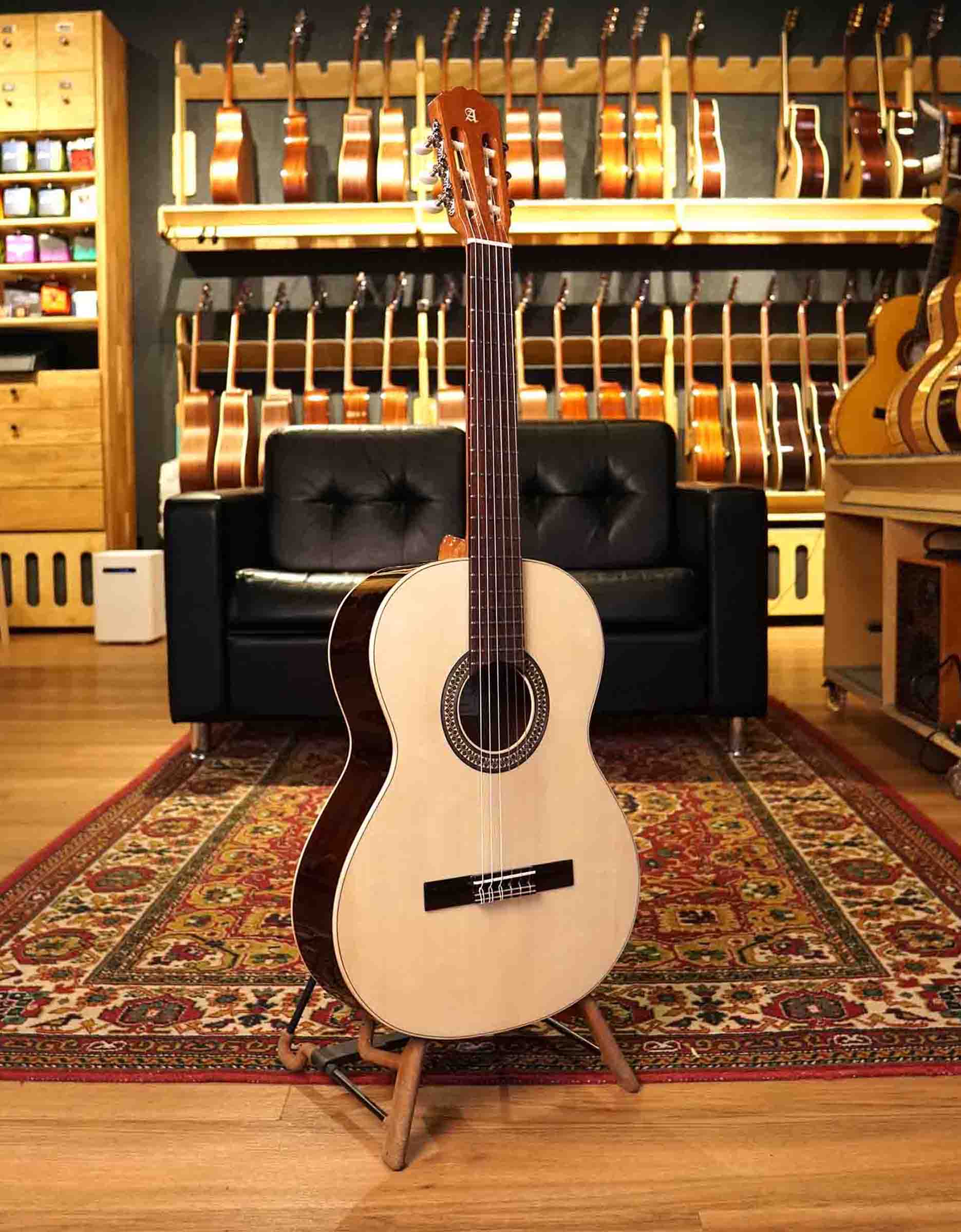 Классическая гитара Alhambra 2C A Classical Student - купить в "Гитарном Клубе"
