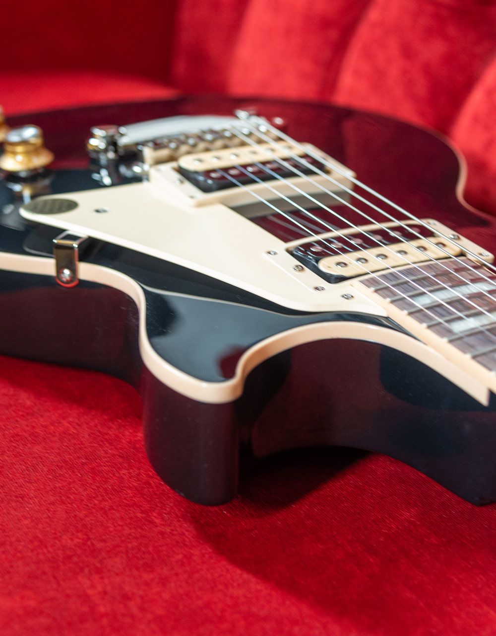 Электрогитара Gibson Les Paul Classic Ebony - купить в "Гитарном Клубе"