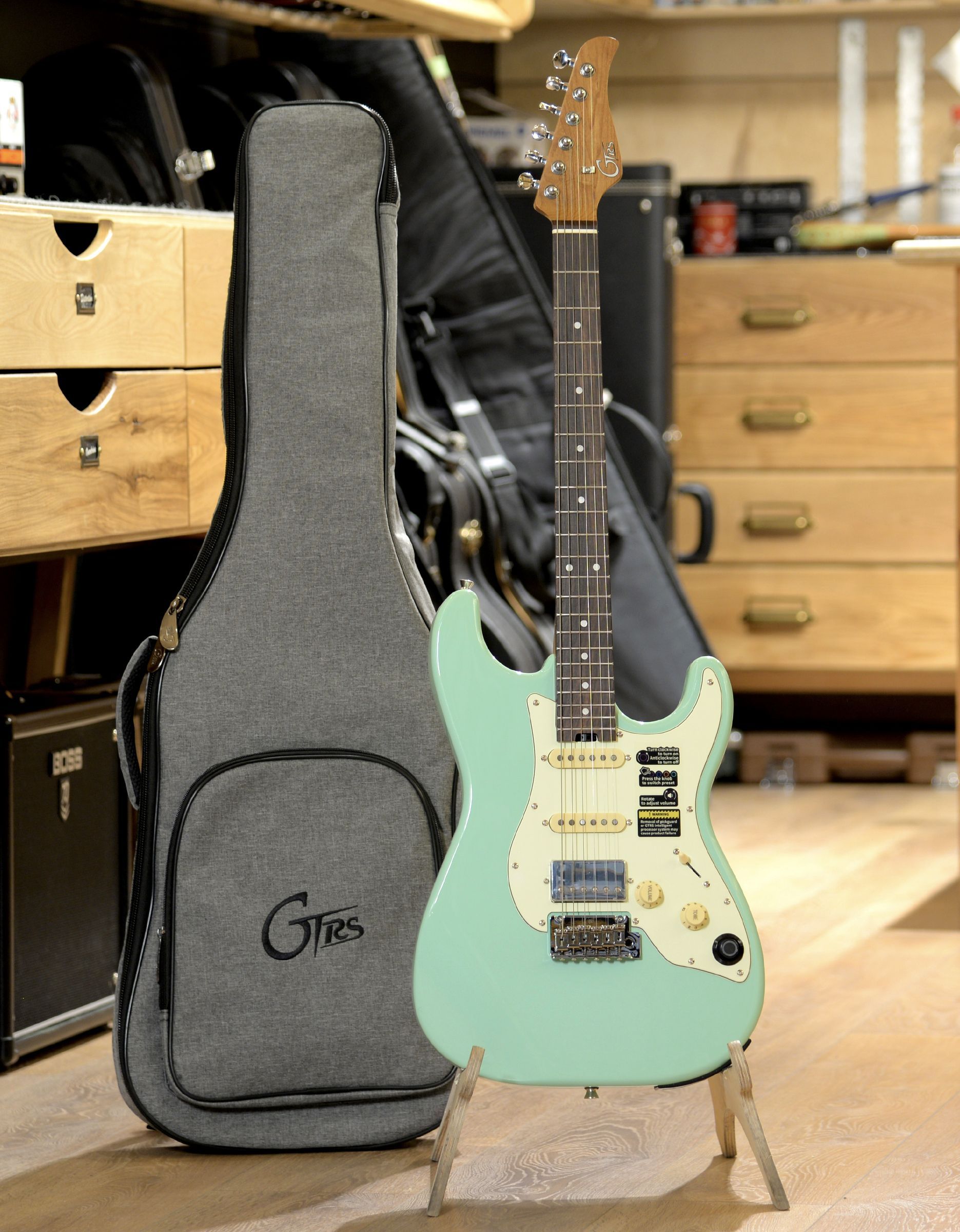 Электрогитара Mooer GTRS S800 Green - купить в "Гитарном Клубе"