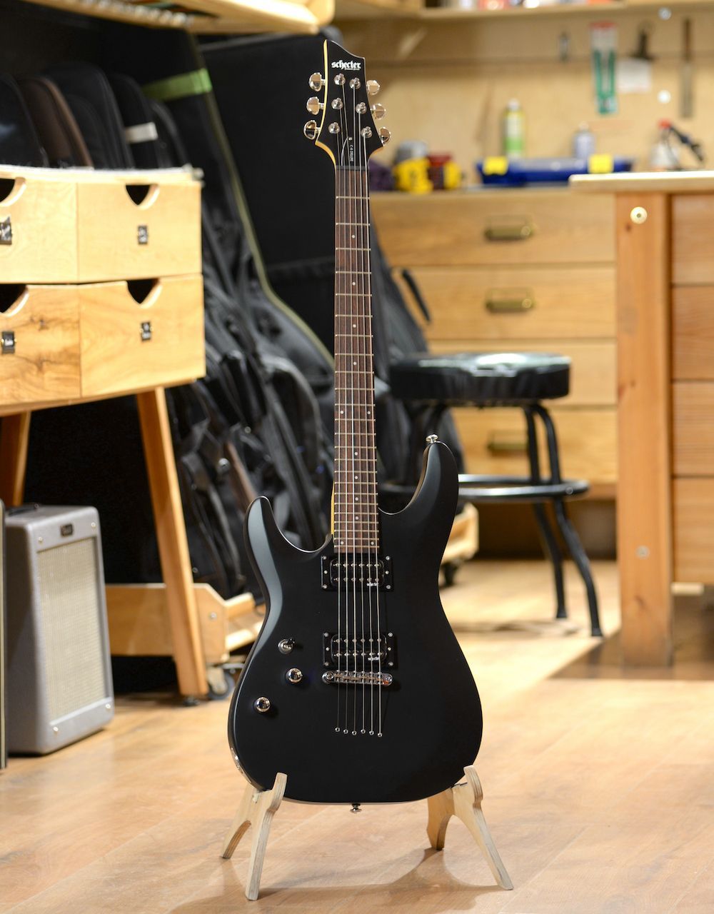 Электрогитара Schecter C-6 Deluxe LH Satin Black - купить в "Гитарном Клубе"