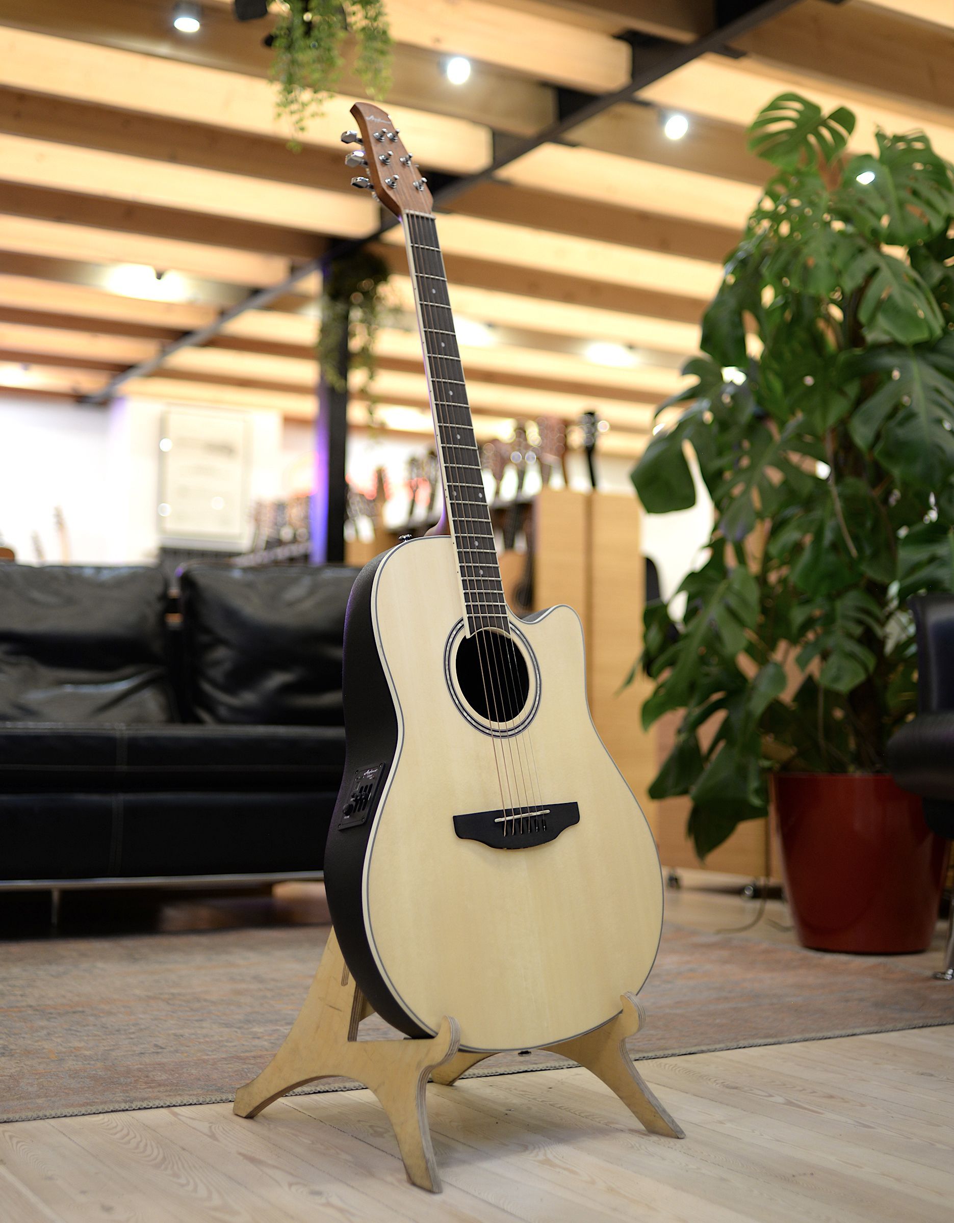 Электроакустическая гитара Ovation Applause AB24II-4S Balladeer Mid Cutaway Natural Satin - купить в "Гитарном Клубе"