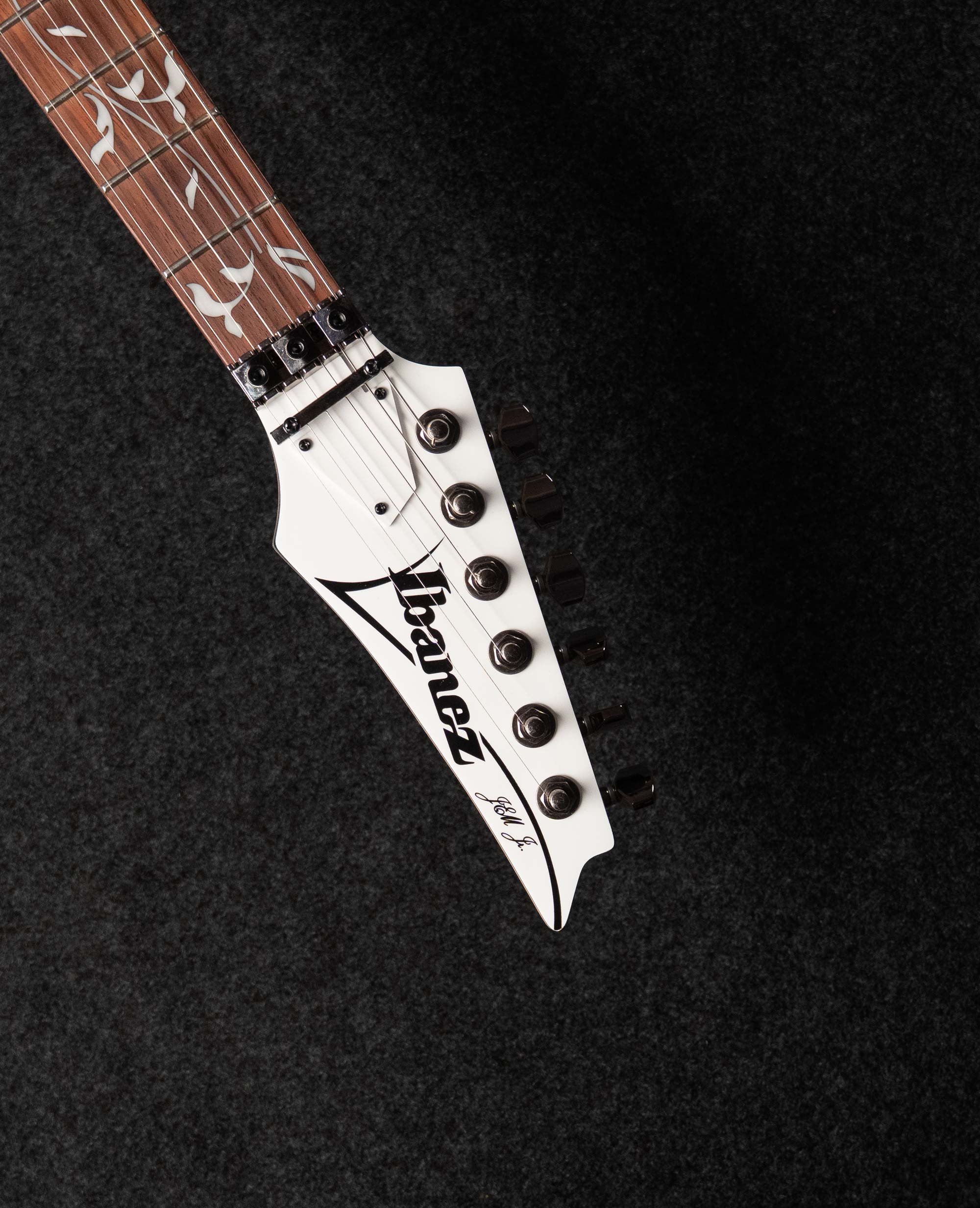 Электрогитара Ibanez Jemjr - Wh - купить в "Гитарном Клубе"