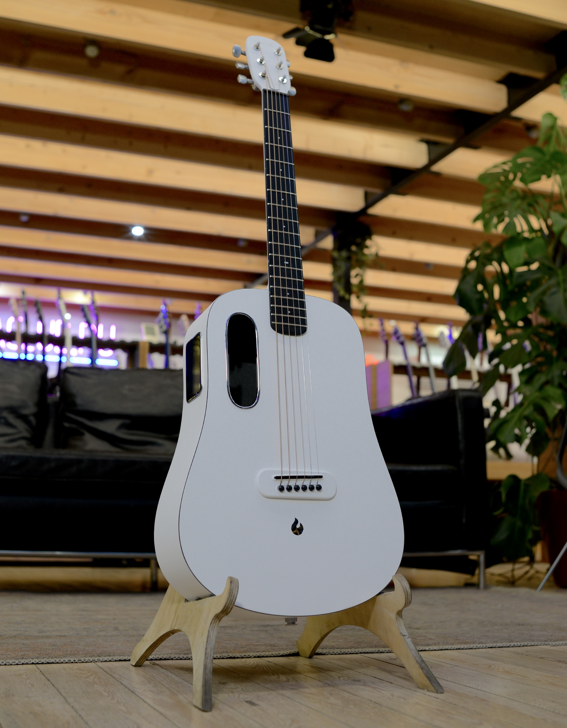Трансакустическая гитара Lava Me Play Frost White 36" - купить в "Гитарном Клубе"