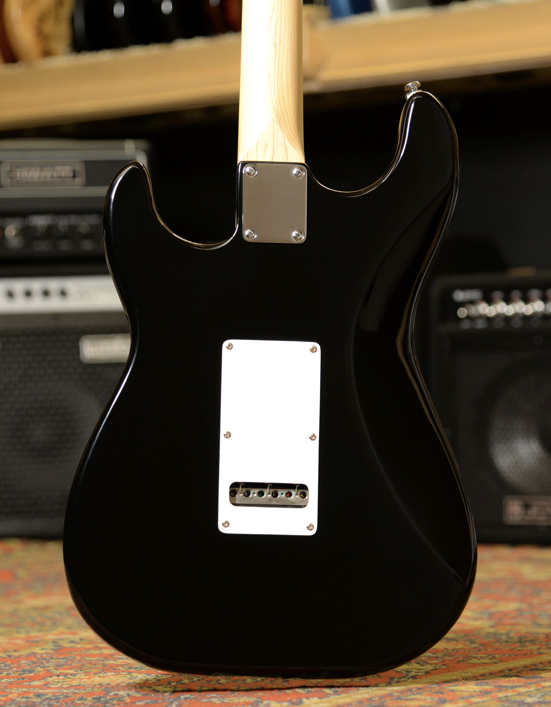 Электрогитара G&L Tribute Legacy Gloss Black MP - купить в "Гитарном Клубе"