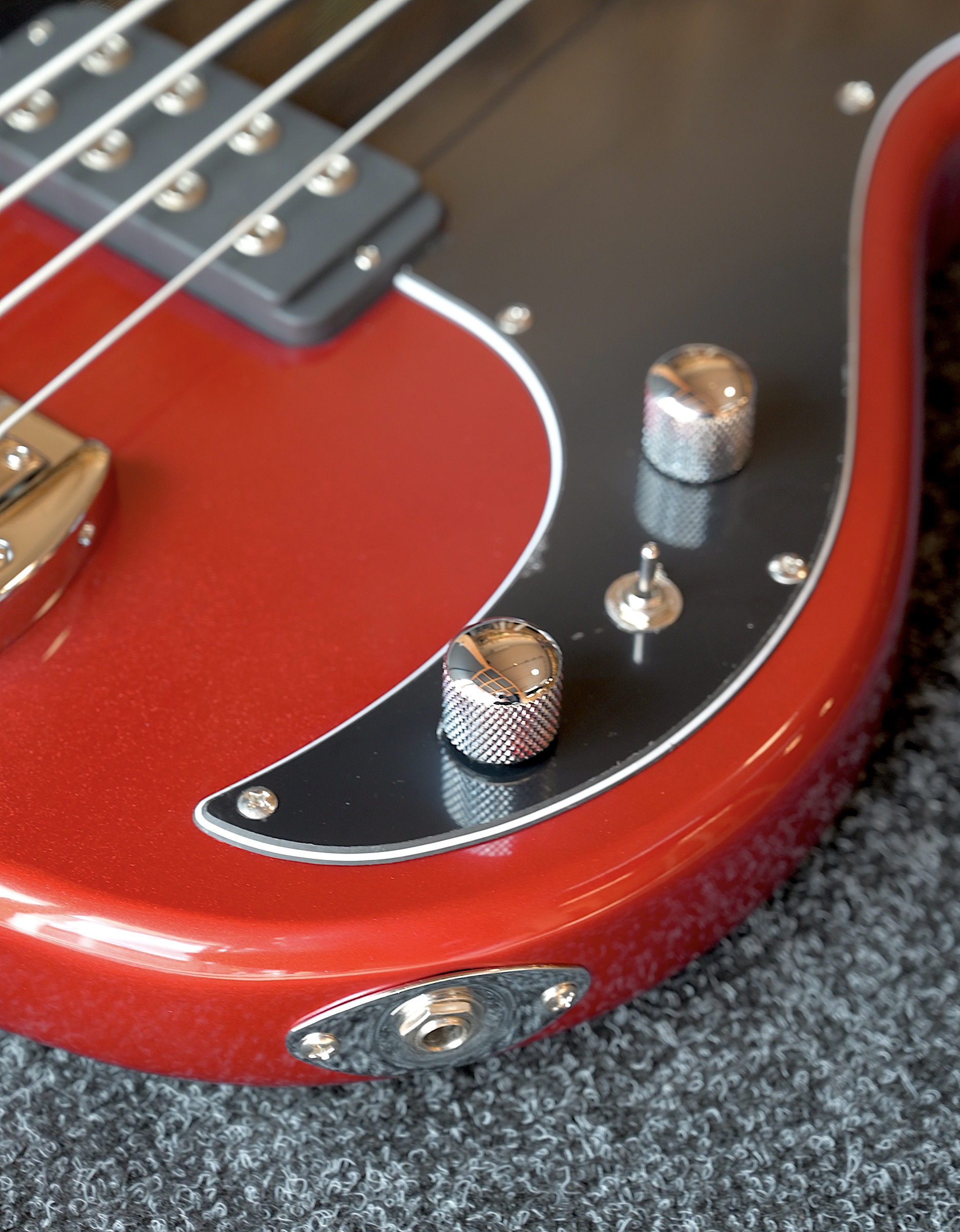 Бас-гитара G&L Tribute Kiloton Candy Apple Red MP Poplar - купить в "Гитарном Клубе"