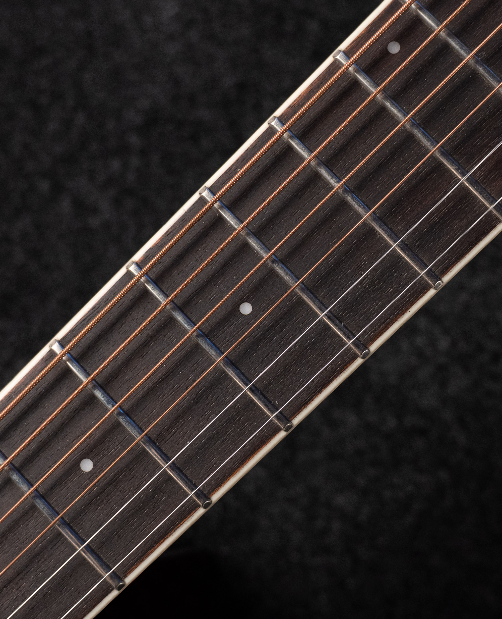 Электроакустическая гитара Ovation CS24L-5G Celebrity CS Standard Mid Cutaway Black - купить в "Гитарном Клубе"