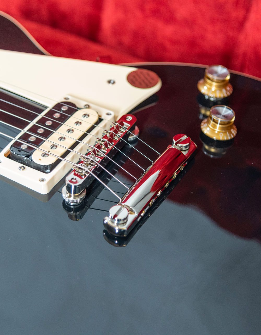 Электрогитара Gibson Les Paul Classic Ebony - купить в "Гитарном Клубе"