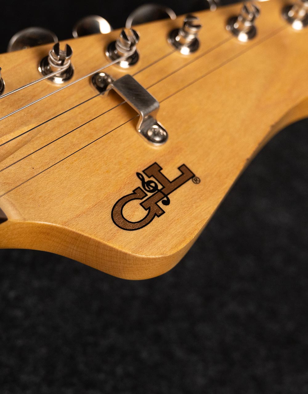 Электрогитара G&L Custom Shop Legacy SSZ RW Nitro Shell Pink - купить в "Гитарном Клубе"