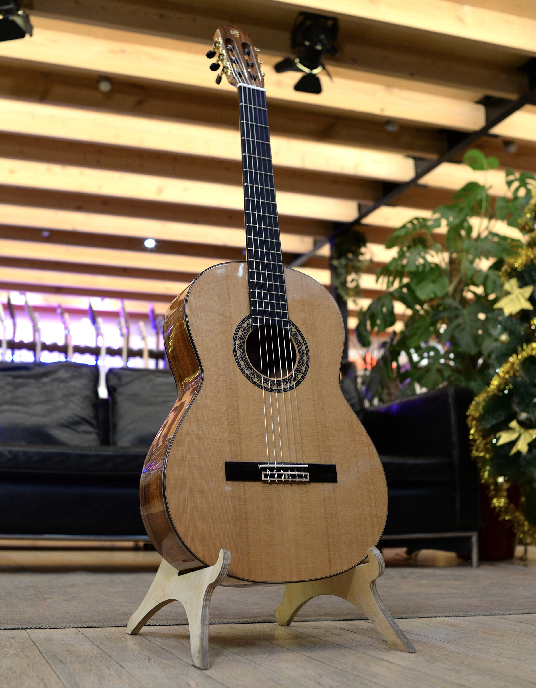 Классическая гитара Prudencio Saez 5-M Cedar - купить в "Гитарном Клубе"