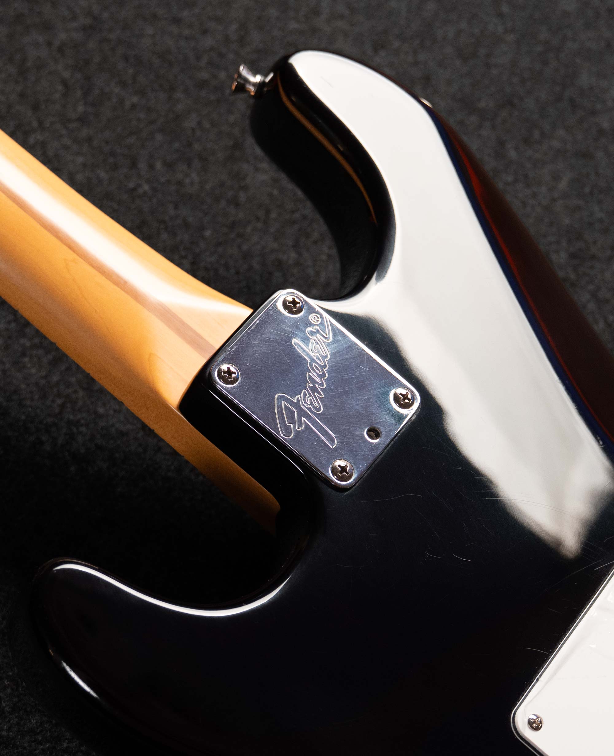 Электрогитара Fender American Standard Stratocaster Black, 1995 - купить в "Гитарном Клубе"