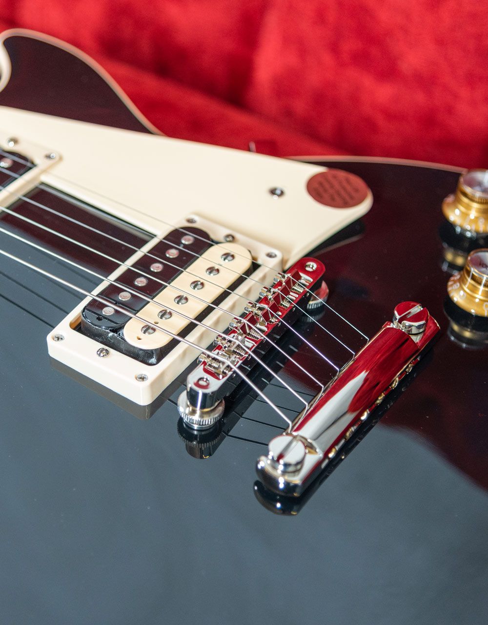 Электрогитара Gibson Les Paul Classic Ebony - купить в "Гитарном Клубе"