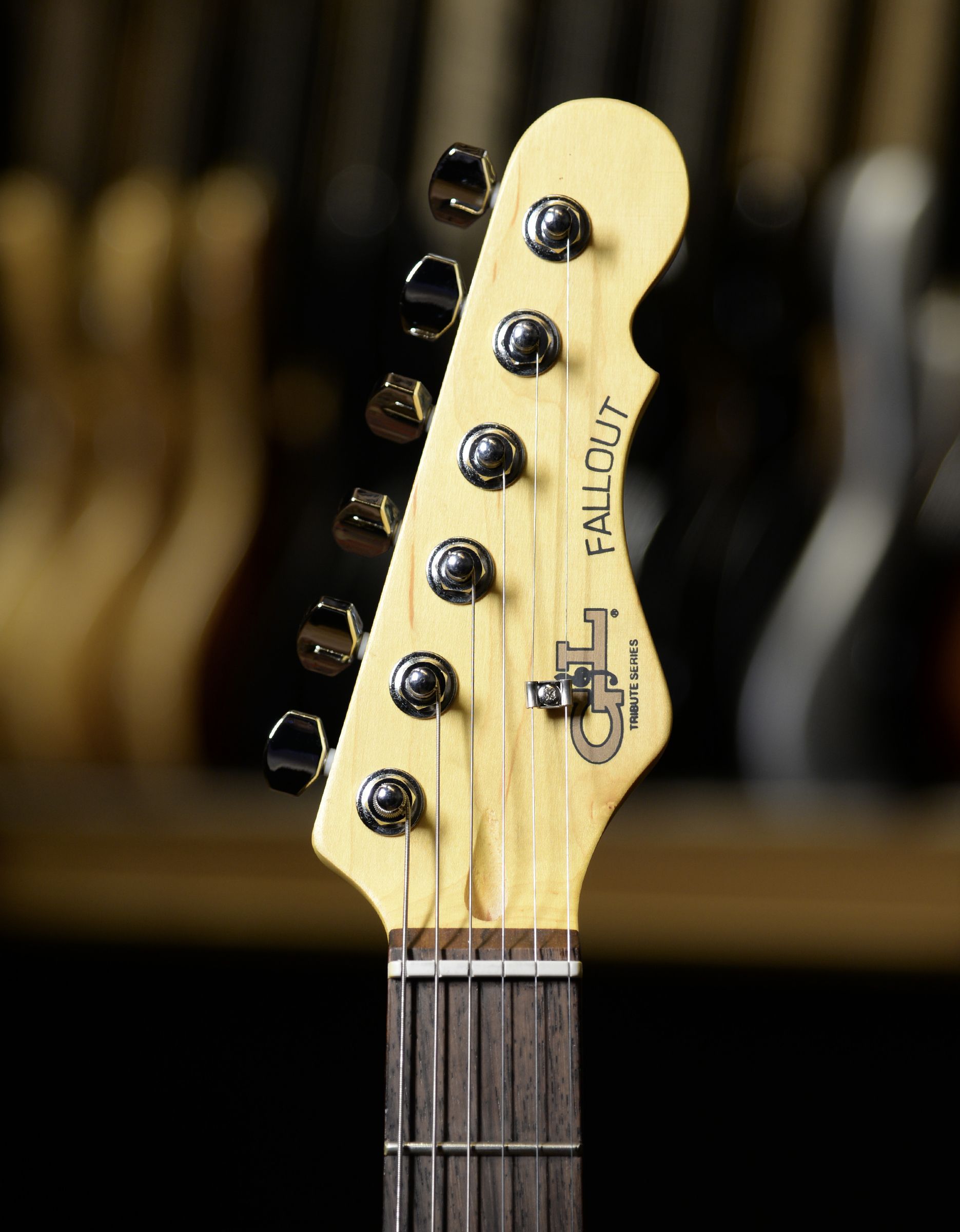 Электрогитара G&L Tribute Fallout Candy Apple Red RW Poplar - купить в "Гитарном Клубе"