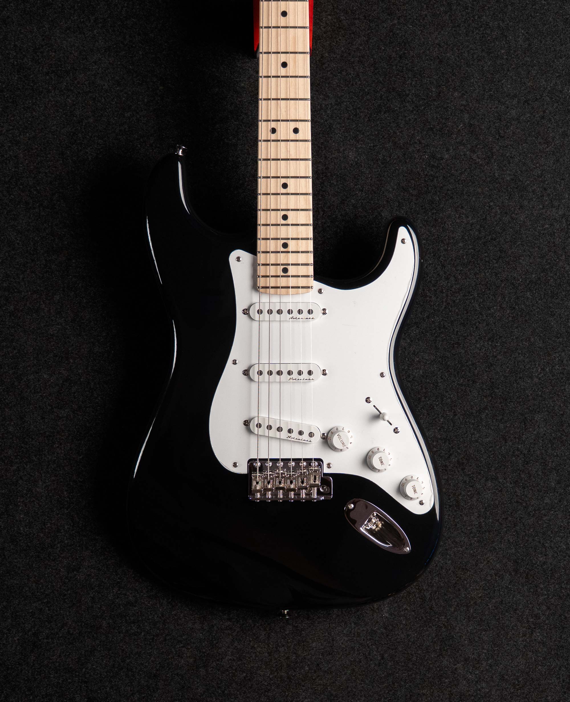Электрогитара Fender Stratocaster Custom Shop TM Eric Clapton, Blackie, 2022 - купить в "Гитарном Клубе"