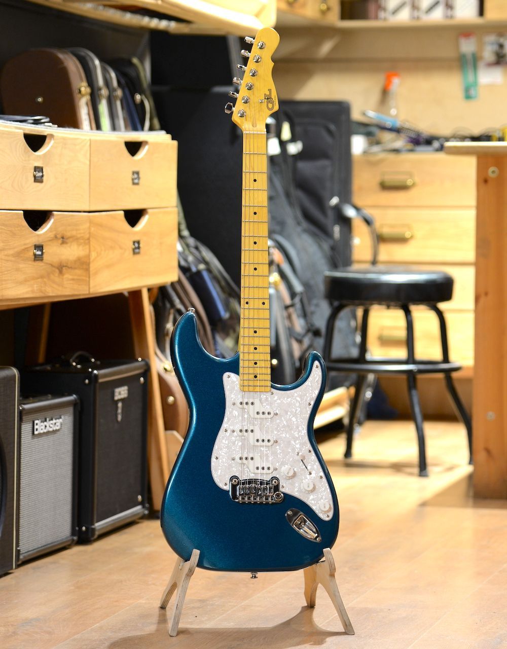 Электрогитара G&L Tribute Comanche Emerald Blue MP Poplar - купить в "Гитарном Клубе"