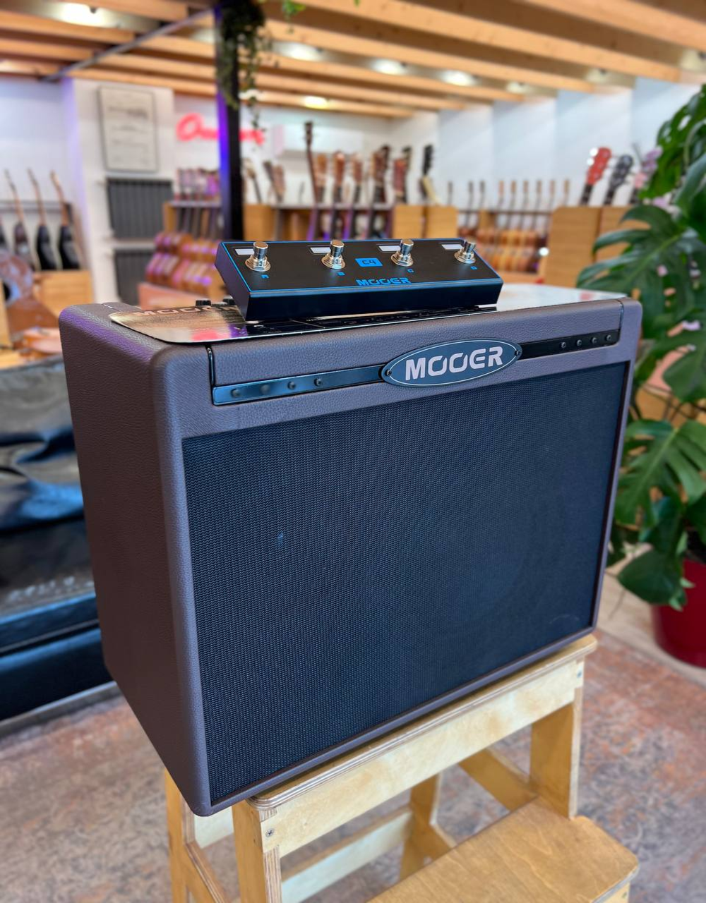 Комбоусилитель для акустической гитары Mooer SD50A, 50Вт - купить в "Гитарном Клубе"