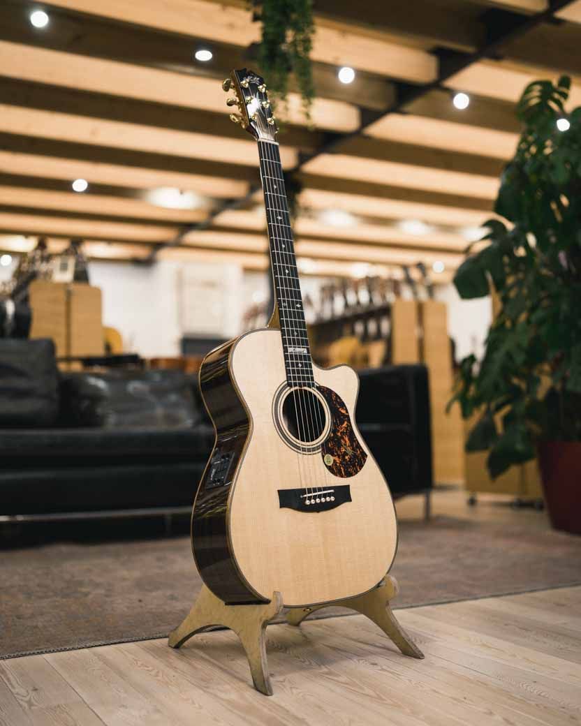 Электроакустическая гитара Maton EM100C-808 - купить в "Гитарном Клубе"