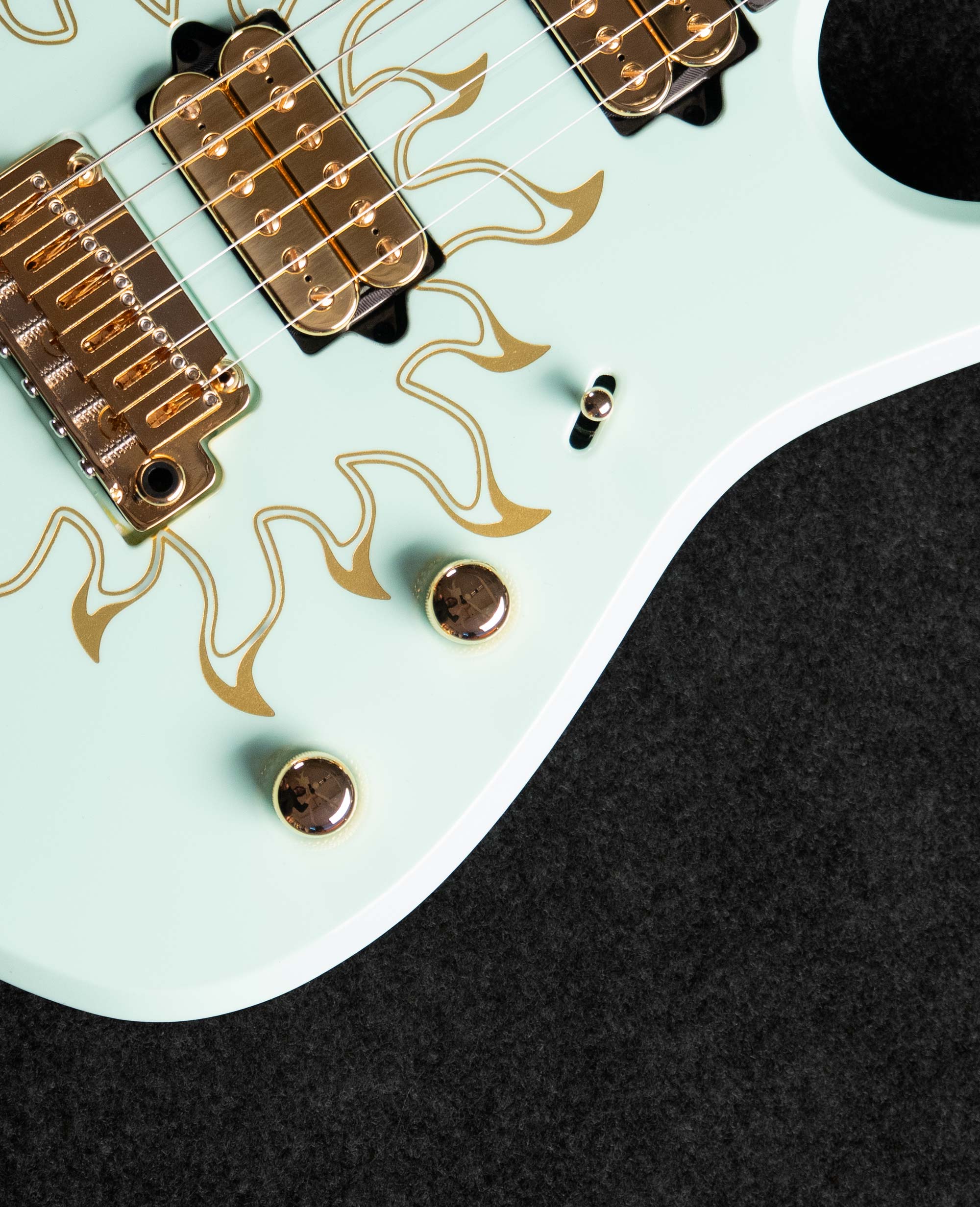 Электрогитара Khmelevsky Suncaster 26 006 - купить в "Гитарном Клубе"