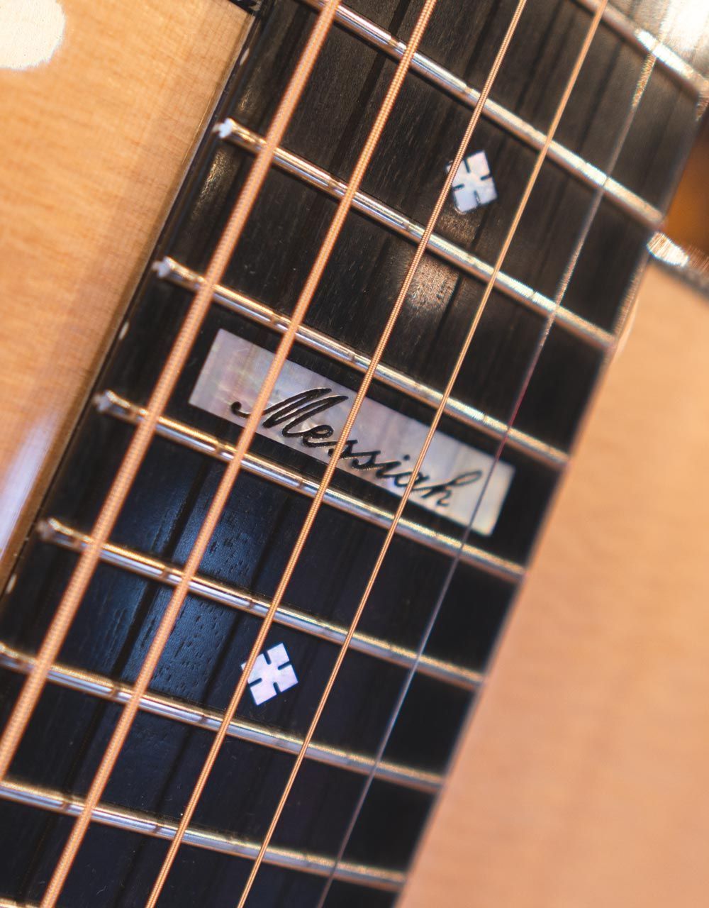 Электроакустическая гитара Maton EM100-808 - купить в "Гитарном Клубе"