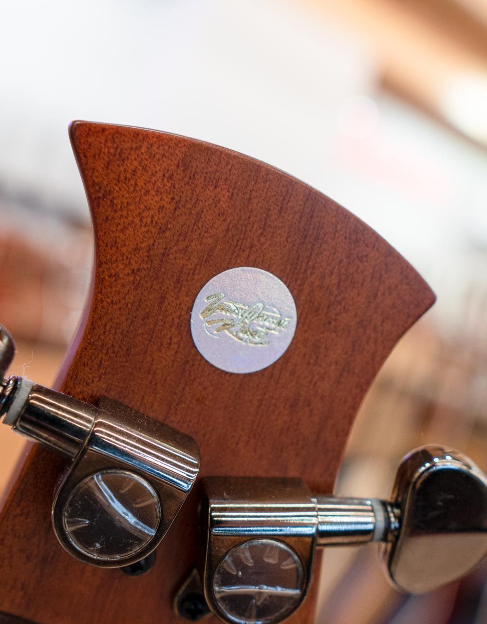 Электроакустическая гитара Ovation Applause AE44IIP-VV Mid Cutaway Vintage Varnish - купить в "Гитарном Клубе"