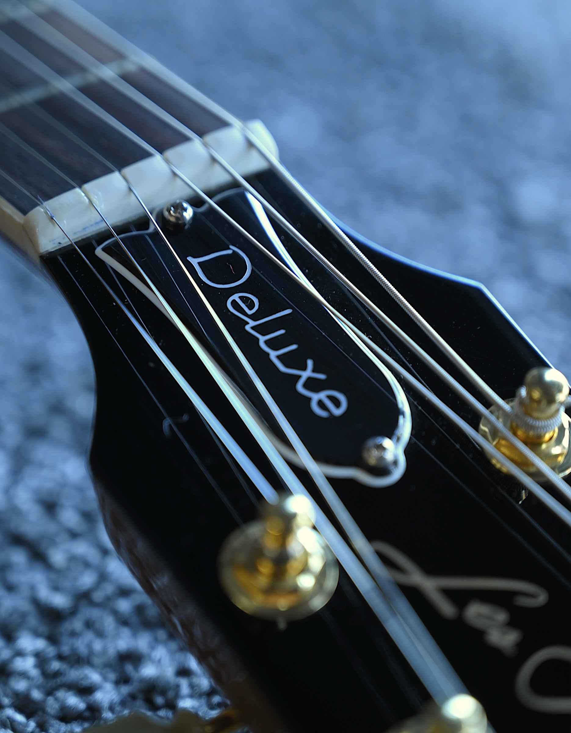 Электрогитара Gibson Les Paul Deluxe Gold Top