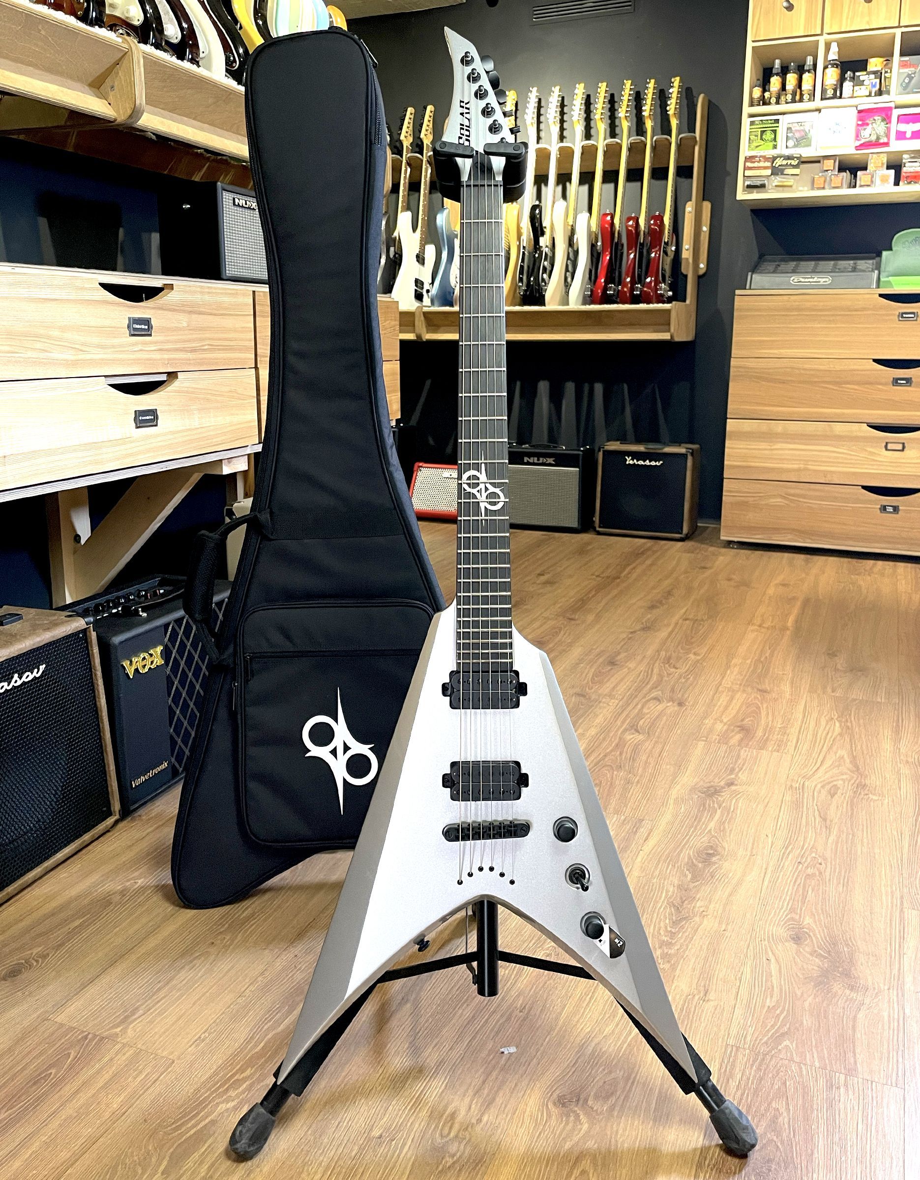 Электрогитара Solar Guitars V2.6 Metallic Dark Silver - купить в "Гитарном Клубе"