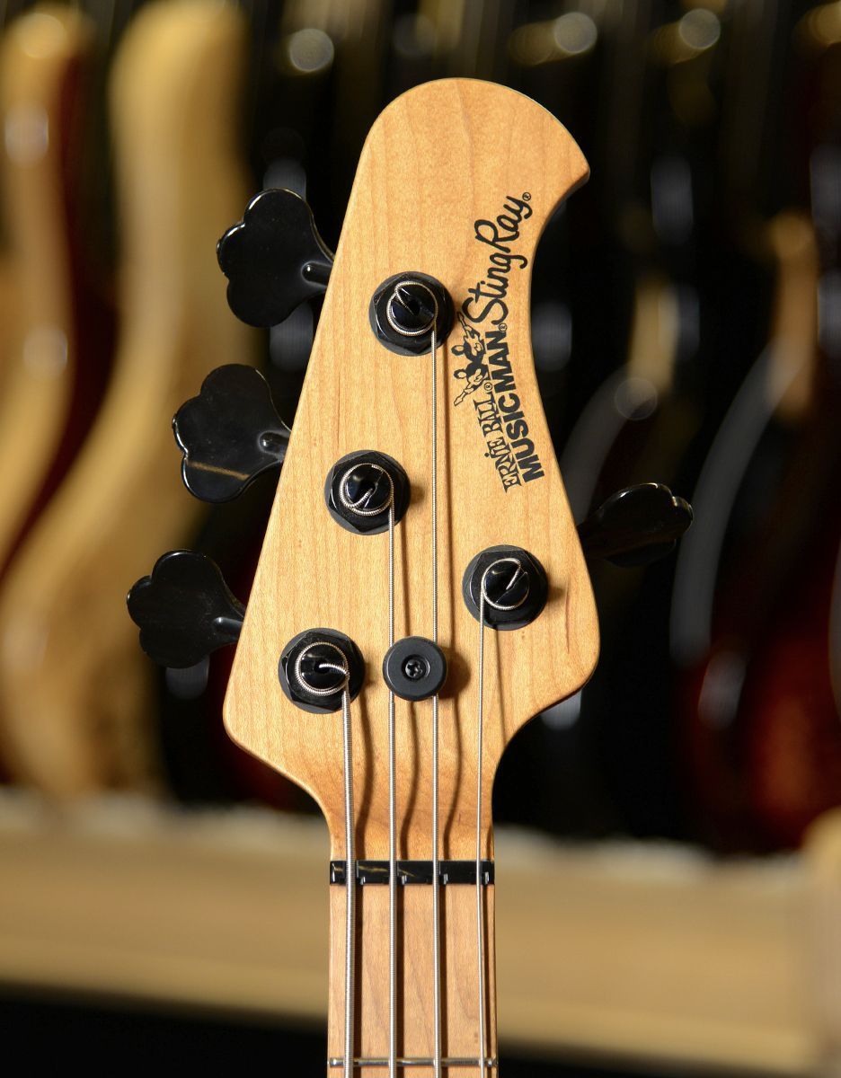 Бас-гитара Music Man StingRay Special Black - купить в "Гитарном Клубе"
