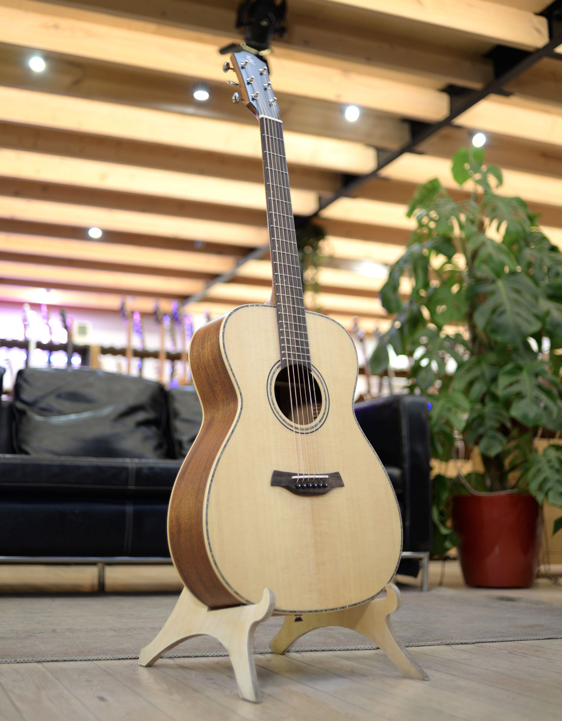 Акустическая гитара Baton Rouge X81S/OM - купить в "Гитарном Клубе"