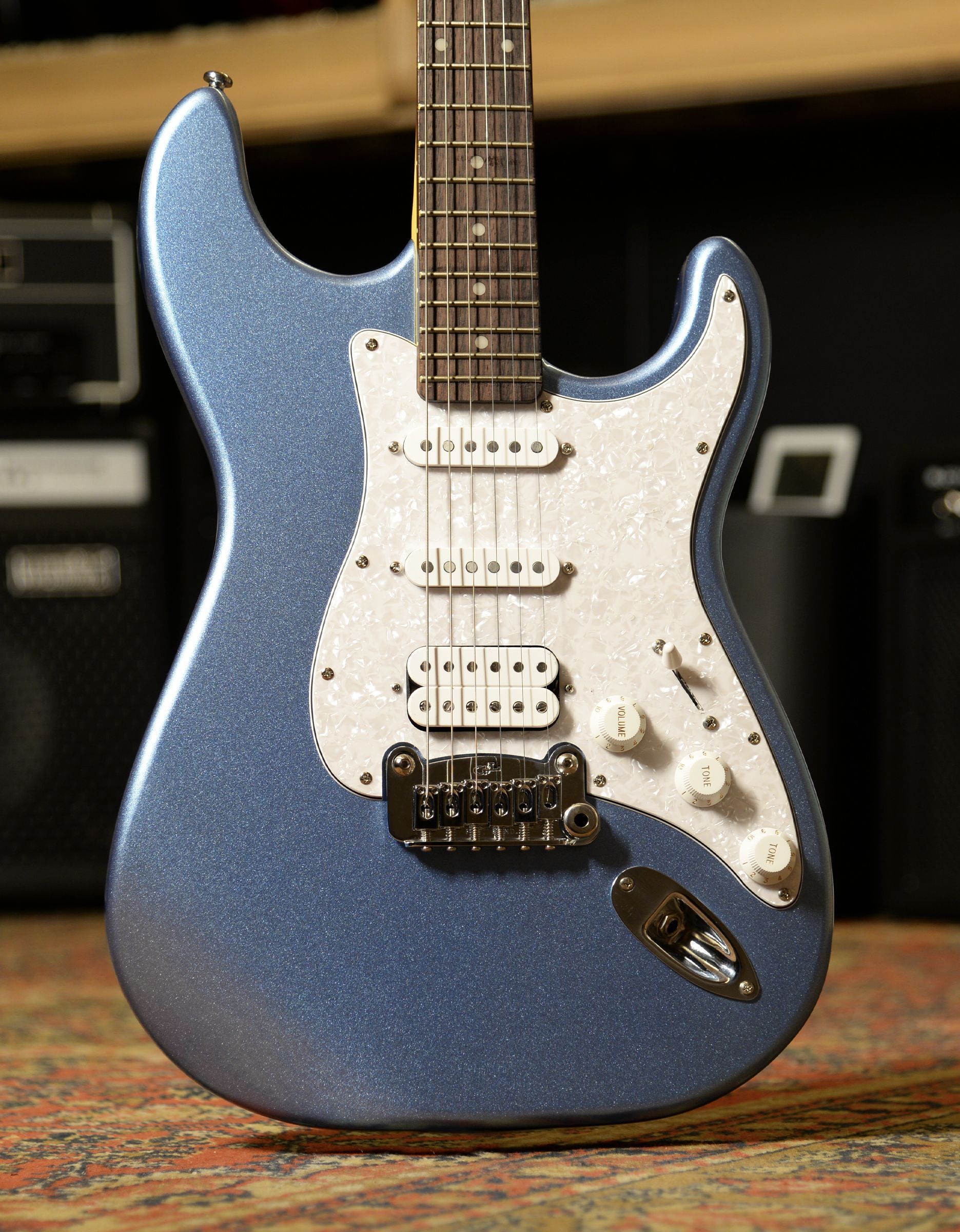 Электрогитара G&L Tribute Legacy HB Lake Placid Blue RW Poplar - купить в "Гитарном Клубе"