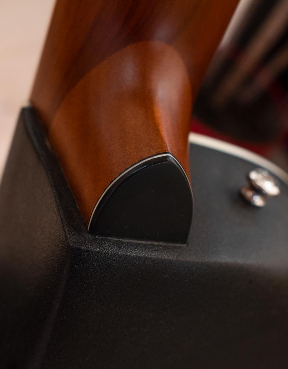 Классическая гитара Ovation CS24C-4 Celebrity Standard Mid Cutaway Natural - купить в "Гитарном Клубе"