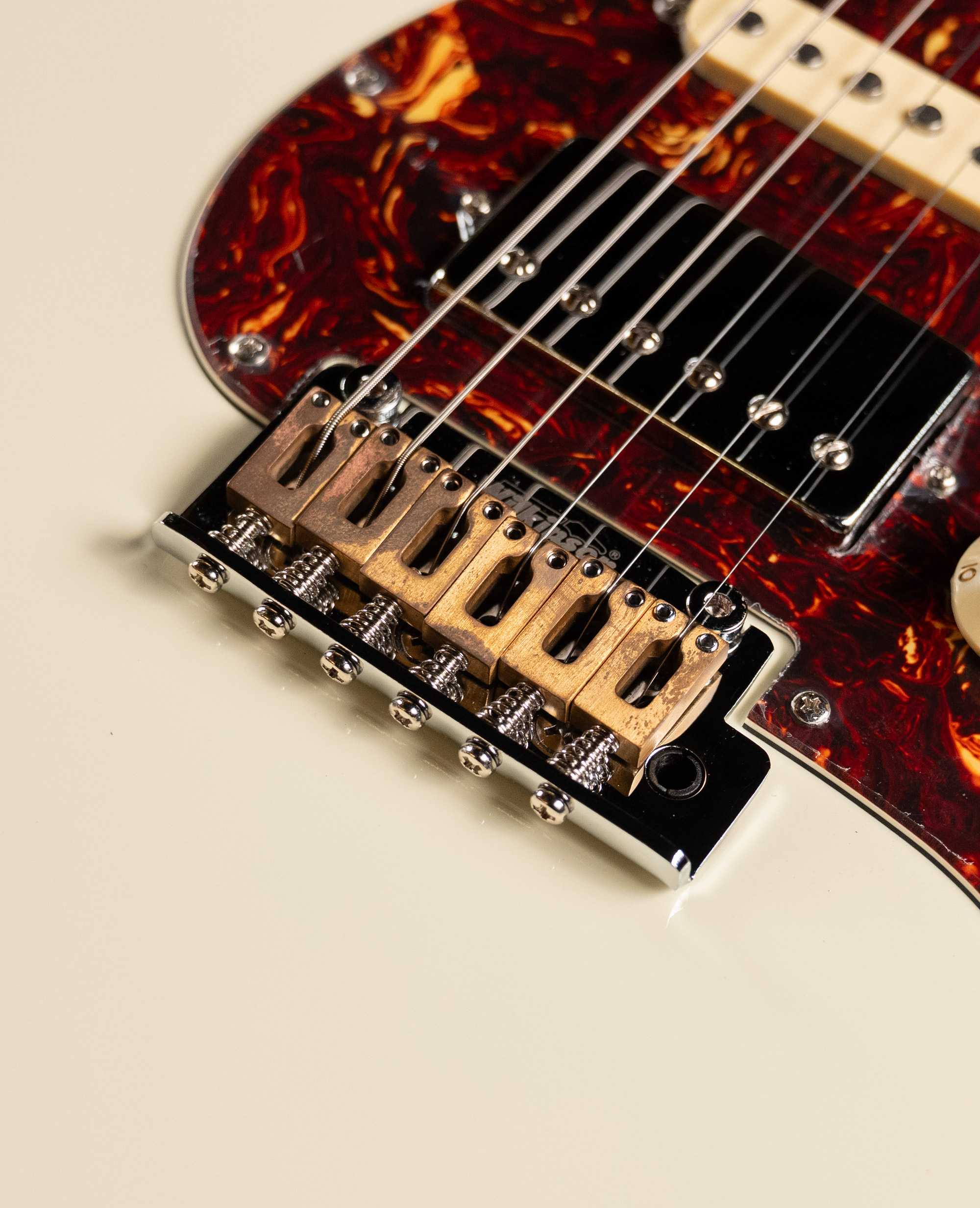 Электрогитара Crafter Crema VVS MP Malty White - купить в "Гитарном Клубе"