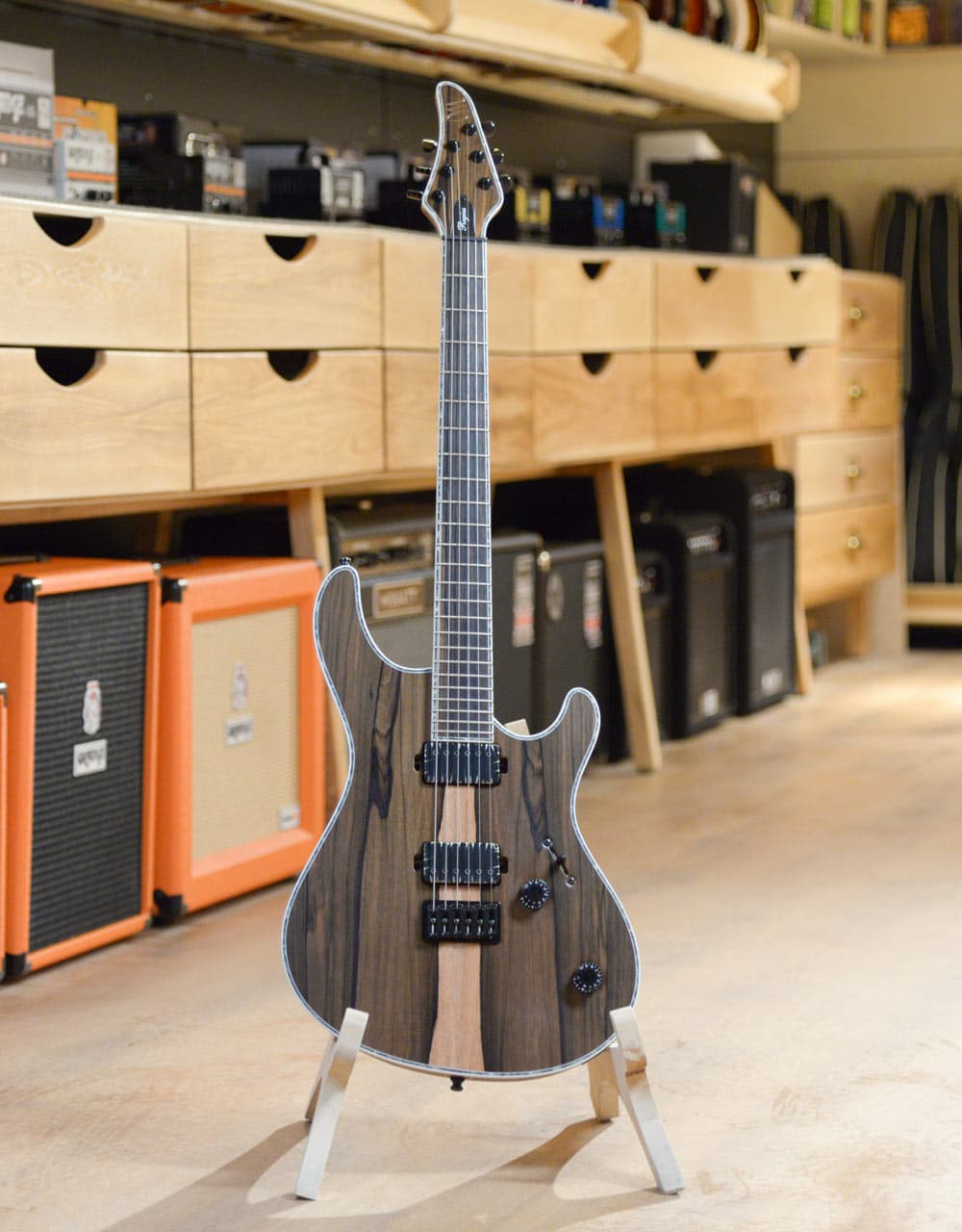 Электрогитара Mayones Regius 6 Custom Black Limba - купить в "Гитарном Клубе"