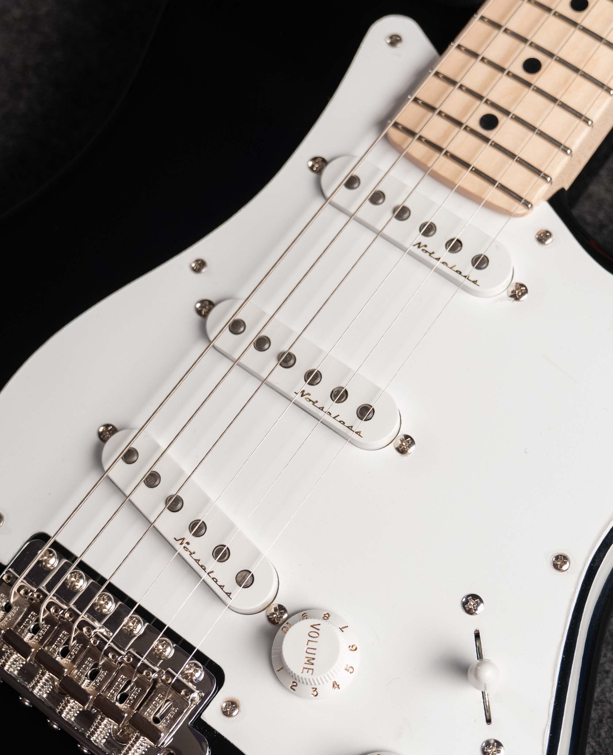 Электрогитара Fender Stratocaster Custom Shop TM Eric Clapton, Blackie, 2022 - купить в "Гитарном Клубе"