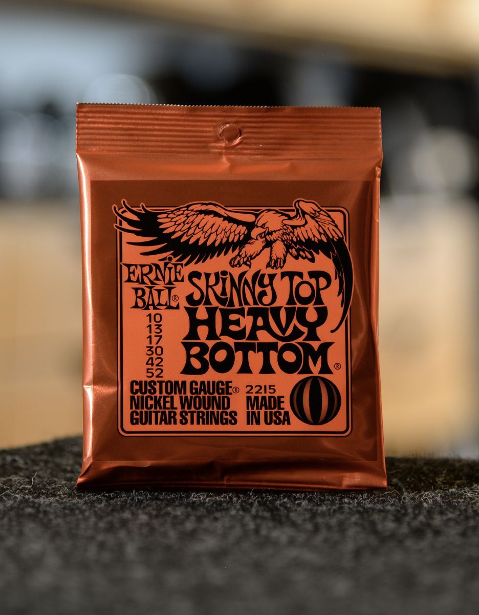 Струны для электрогитары Ernie Ball 2215 Skinny Top Heavy Bottom Slinky, 10-52 - купить в "Гитарном Клубе"