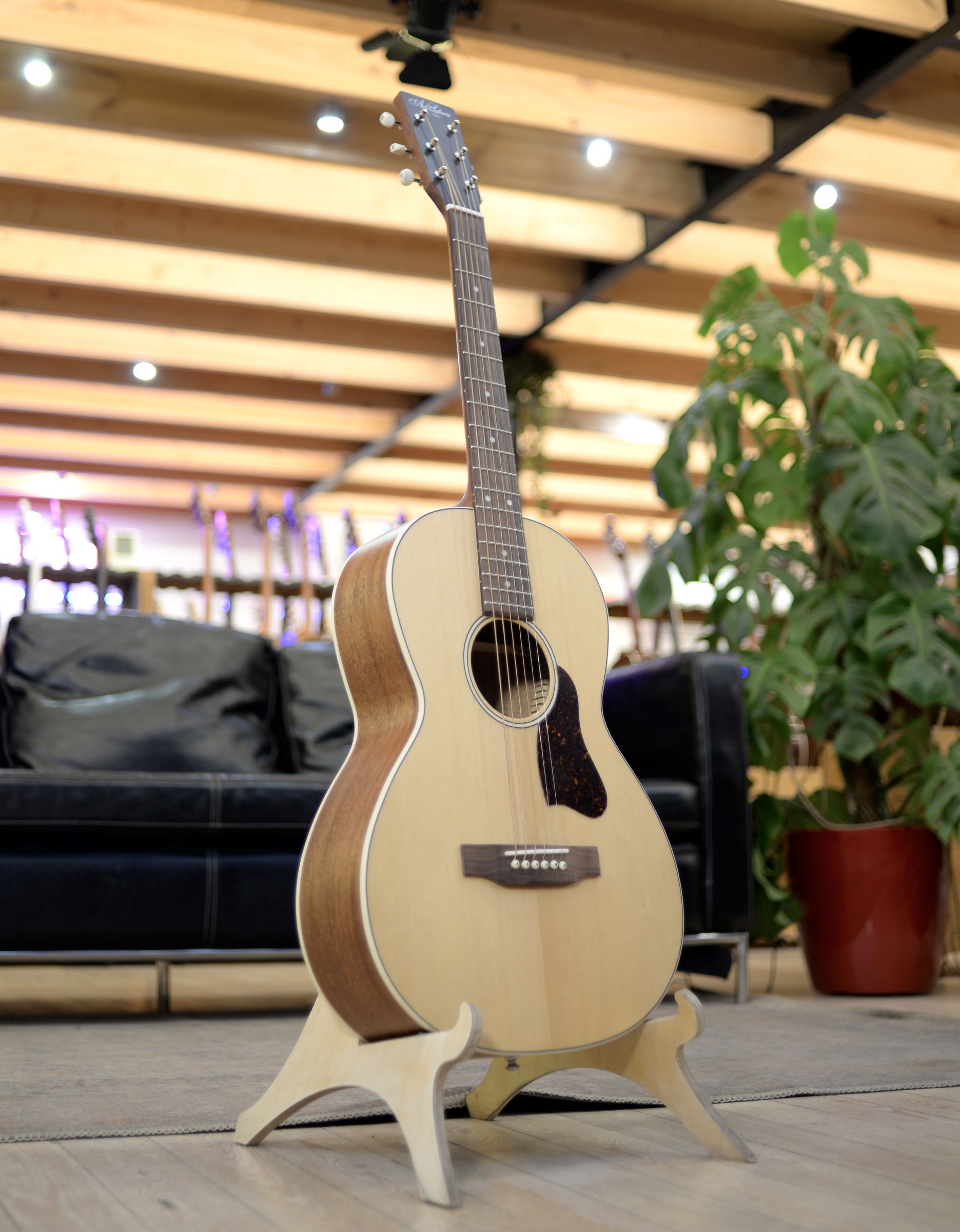 Электроакустическая гитара Art & Lutherie Roadhouse Natural EQ Import Series - купить в "Гитарном Клубе"