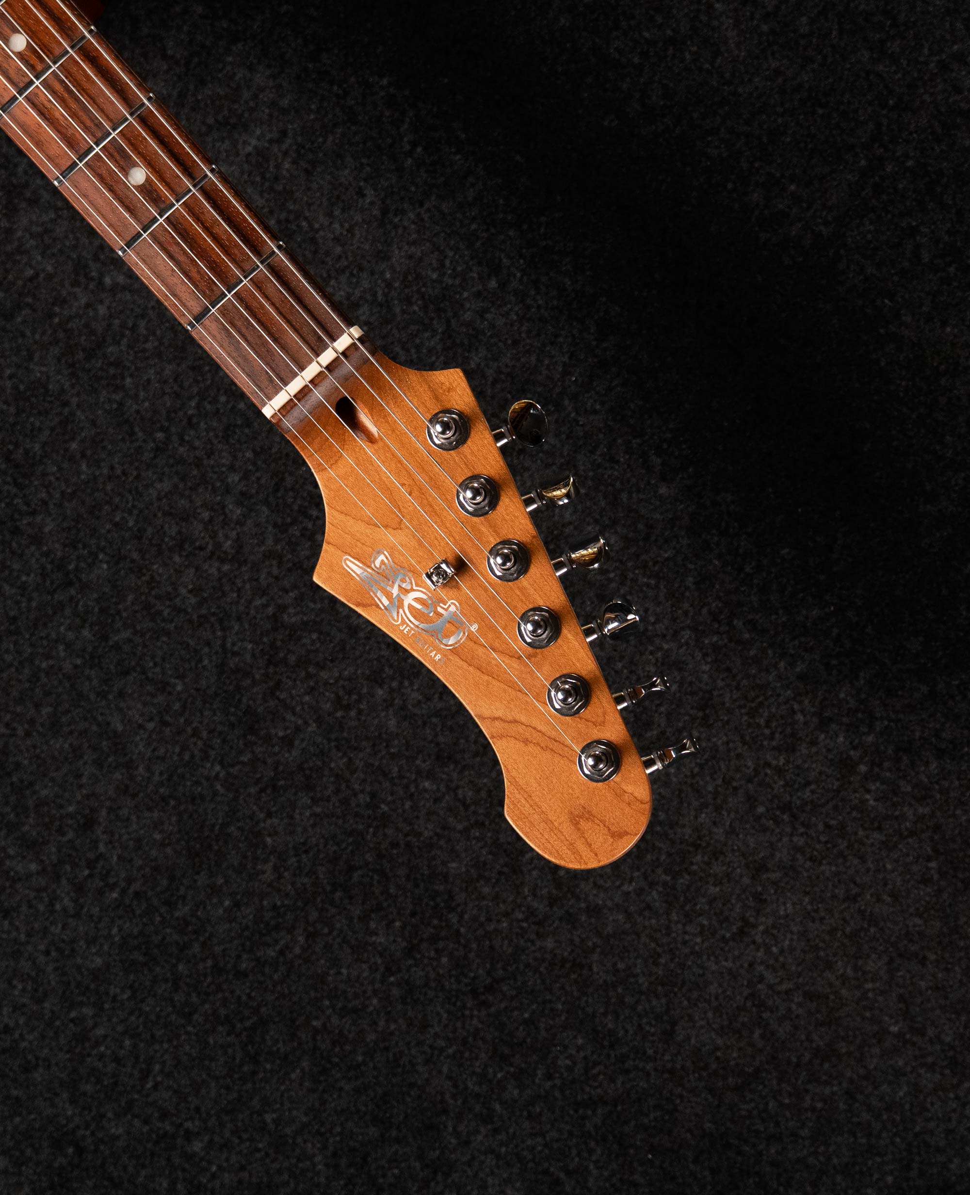 Электрогитара JET JS-400 HT BK - купить в "Гитарном Клубе"