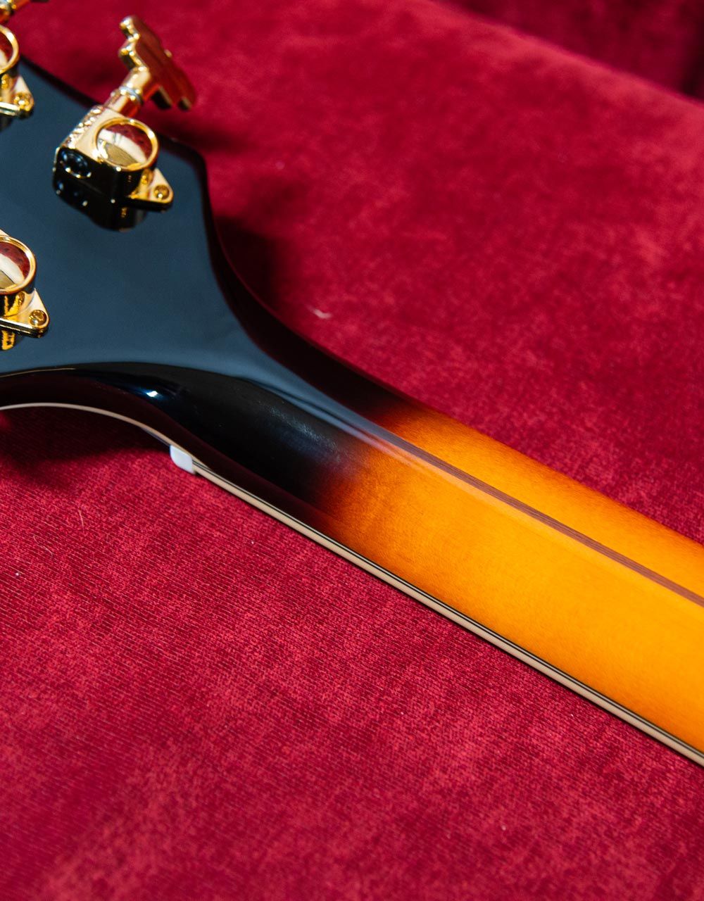 Полуакустическая гитара D