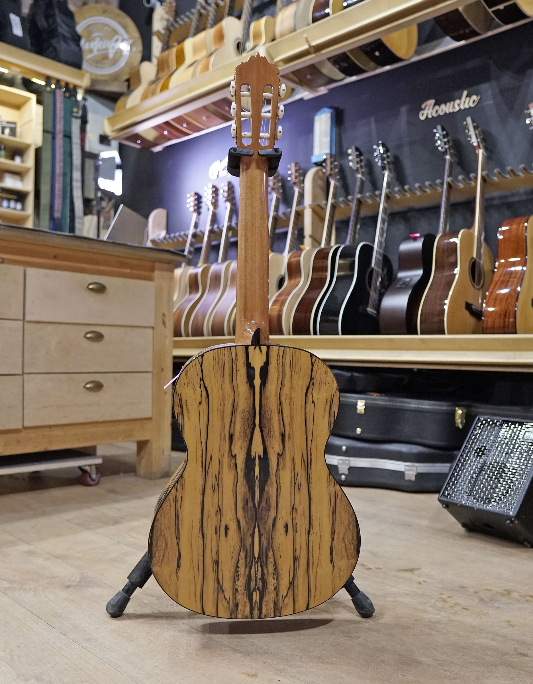 Классическая гитара Alhambra Conservatory 6 White Ebony - купить в "Гитарном Клубе"